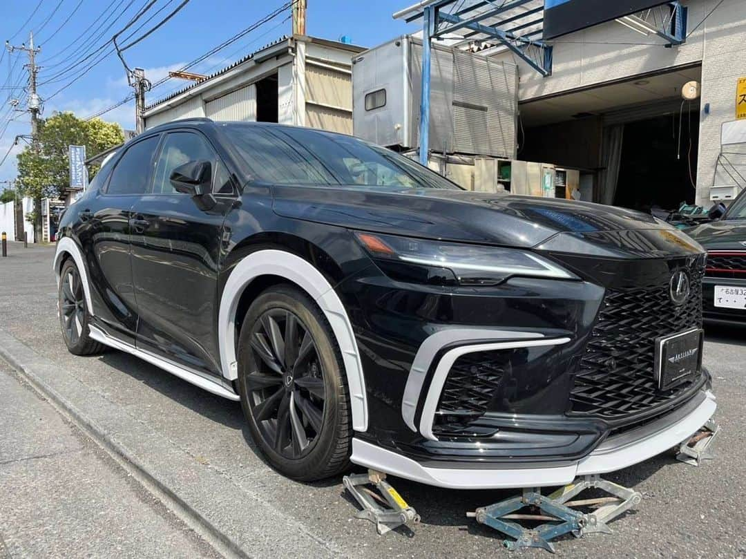 Spirits Artisanのインスタグラム：「Just proceeding our New body kit BLACK LABEL LEXUS RX500h/350 FSPORT coming soon! -Frt under diffuser(3piece construction) -SIde diffuser(6piece construction) -Rear diffuser(3piece construction) -Frt bumper garnish -Extend garnish -Rear roof spoiler -Rear gate spoiler -Rear bumper garnish -Fender arch(+10mm wide per side) Stay tune for next information on web site! And Styling parts for Version L grade coming soon too! USA : @evasivemotorsports @butlertire Canada : @advanced_auto_salon @otto.auto.service China : @bond_china Hong kong : @nigeljdmparts Taiwan : #車庫小舗 Russia : @suv.project Kazakhstan : @spoiler.kz Indonesia : @premierautowerkz Philippine : @jworksunlimited @artisanspiritsph Singapore : @mwsautoworks Thailand : @prodriveshop India : @racetechindia Malaysia : @donloh2007 Bahrain : @kanooperformance Kuwait : @hamad_skyline UK : @streettracklife Australia : @import_monster @traum06996 @car_life_staff @sunyard @bondosaka #bondourawa @bondtokyo @bond_omiya @bondoiimura @ysr0443 @cs.forme_1 @office_k_tokyo @artisan.nobu @artisan.ceravi @artisanspiritsusa @artisanspiritsph @artisan_spirits_canada @artisantaiwan  #artisanspirits #artisan #asms #lexus #lexusrx #RX500h #RX350 #lexustuned #lexususa」