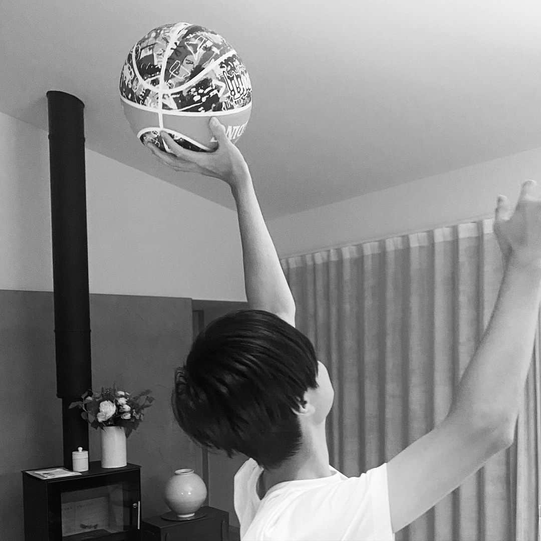 のインスタグラム：「お誕生日のお祝いメッセージ みなさんありがとうございます。 嬉しく読ませて頂きました。 22日は、15年前に特別な日になりました。 15歳、どんどん、大きくなれ。 ありがとうね。」