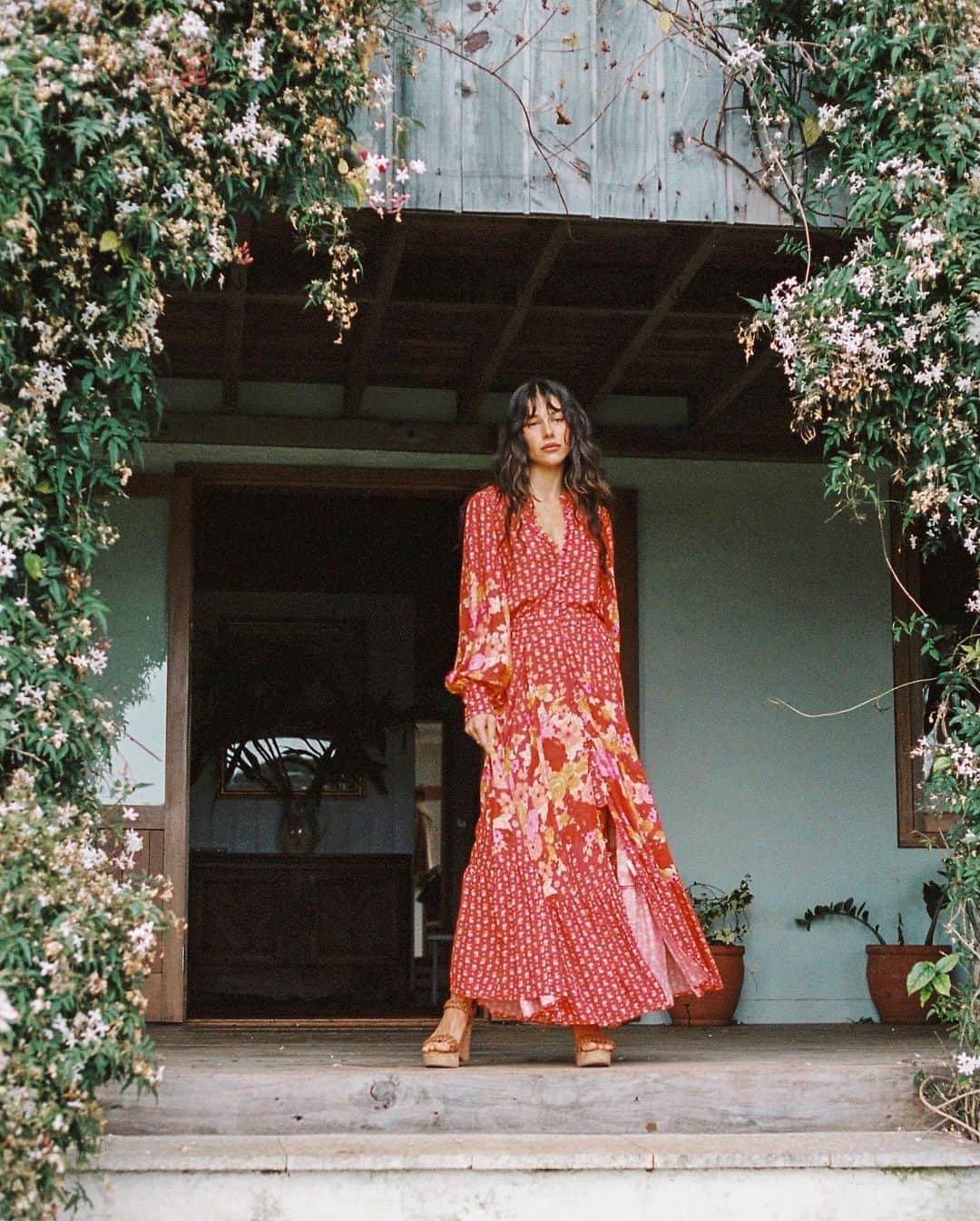 SPELLのインスタグラム：「BTS moments caught on film shooting Yellow Rose in the Byron hinterlands 🌿📷」