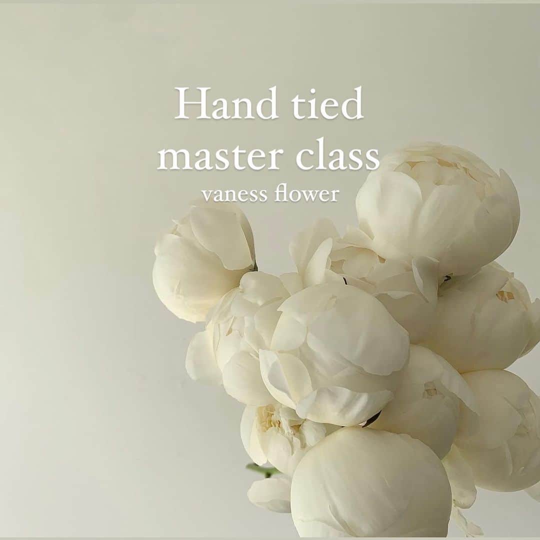플로리스트 이주연 florist Lee Ju Yeonさんのインスタグラム写真 - (플로리스트 이주연 florist Lee Ju YeonInstagram)「. . Hand tied master class 7월개강  . 7/3,7/10,7/17 (월) 3주 1:00pm  . 핸드타이드 마스터 클래스는  총 3회 과정으로 중급2번 고급 또는 대형 1번 과정의 수업으로 진행되며  디테일한 이론과 꽃다발에 대한 이해도와 개념정리를 정확히 해드리고  본인의 잘못된 핸드타이드 습관을 고쳐 드리며  이론 실기 포장이 디테일하게 티칭이 들어갑니다  모든 수업에는 포장이 포함 되어 있으며  3주 과정 동안 다른스타일로 진행됩니다  . 문의 DM kakao ID vaness52 . 바네스플라워 VANESS FLOWER . Katalk ID vaness52 E-mail vanessflower@naver.com . Paypal payment possible . 서울시 중구 청파로464 브라운스톤서울 101동2806호 📞02-545-6813  #vanessflower #florist #flowershop #handtied #flowerlesson #花束 #바네스플라워 #플로리스트 #꽃다발 #부케 #플로리스트학원 #플라워레슨 #중림동꽃집 #서울역꽃집 #꽃다발주문 #꽃수업 #꽃주문  #프로포즈이벤트 #프로포즈꽃다발 #프로포즈」6月23日 10時37分 - vanessflower