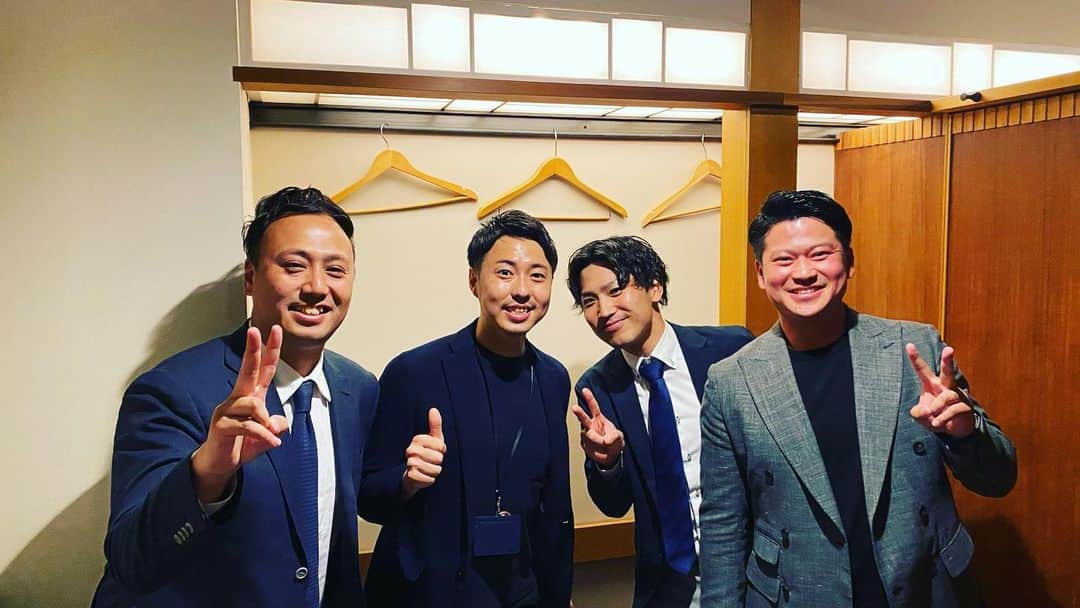 岡拓哉さんのインスタグラム写真 - (岡拓哉Instagram)「【⚾️特別番組のお知らせ⚾️】   野球人口減少が叫ばれる今、UXでは新潟野球界の未来を見据えた 開局４０周年特別番組「未来への一球」を放送します！  県内の小・中・高・大の各カテゴリーが取り組む未来への挑戦を取材し、 野球をやりたい子どもたちにどんな未来を作っていくのかを描きました。   ２００９年夏の甲子園準優勝を果たした日本文理OBも登場し、 決勝の舞台裏や新潟野球界の未来を語ります。  ※写真２枚目(左から、主将の中村さん・岡・1番打者の切手さん・エースの伊藤さん) 今明かされる話もたっぷり伺いました！  UX開局４０周年スペシャル “未来への一球” ６月２４日（土）午後２時から放送です。 是非ご覧ください！  #ux #未来への一球 #新潟信濃川リーグ #長岡高校 #新発田農業高校 #新潟医療福祉大学 #NEXUS #部活動地域移行」6月23日 10時31分 - ux_oka.takuya