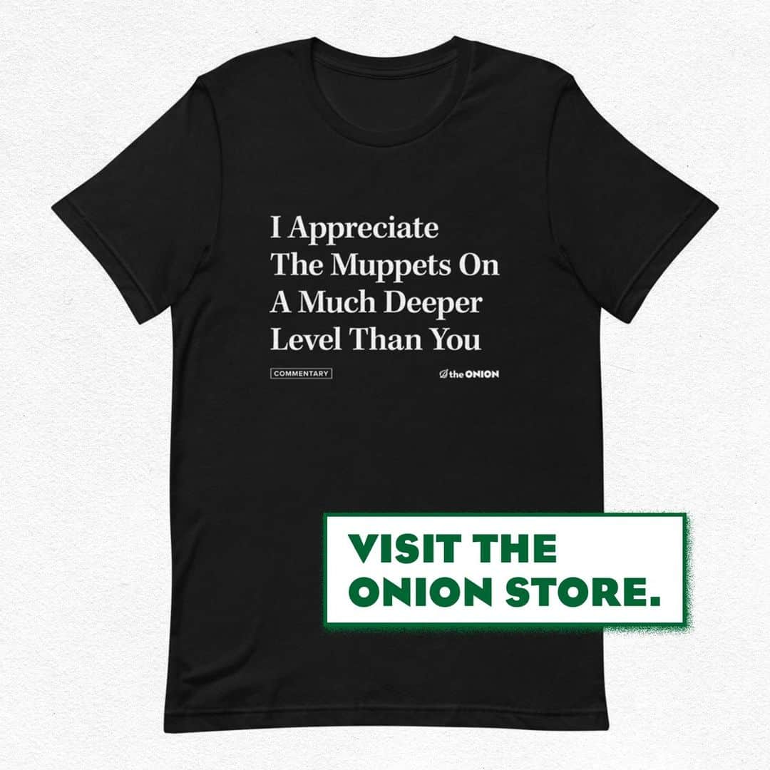 ジ・オニオンさんのインスタグラム写真 - (ジ・オニオンInstagram)「Style tip: For a sleek, minimalist look, buy an Onion t-shirt and wear it inside-out.」6月23日 10時40分 - theonion