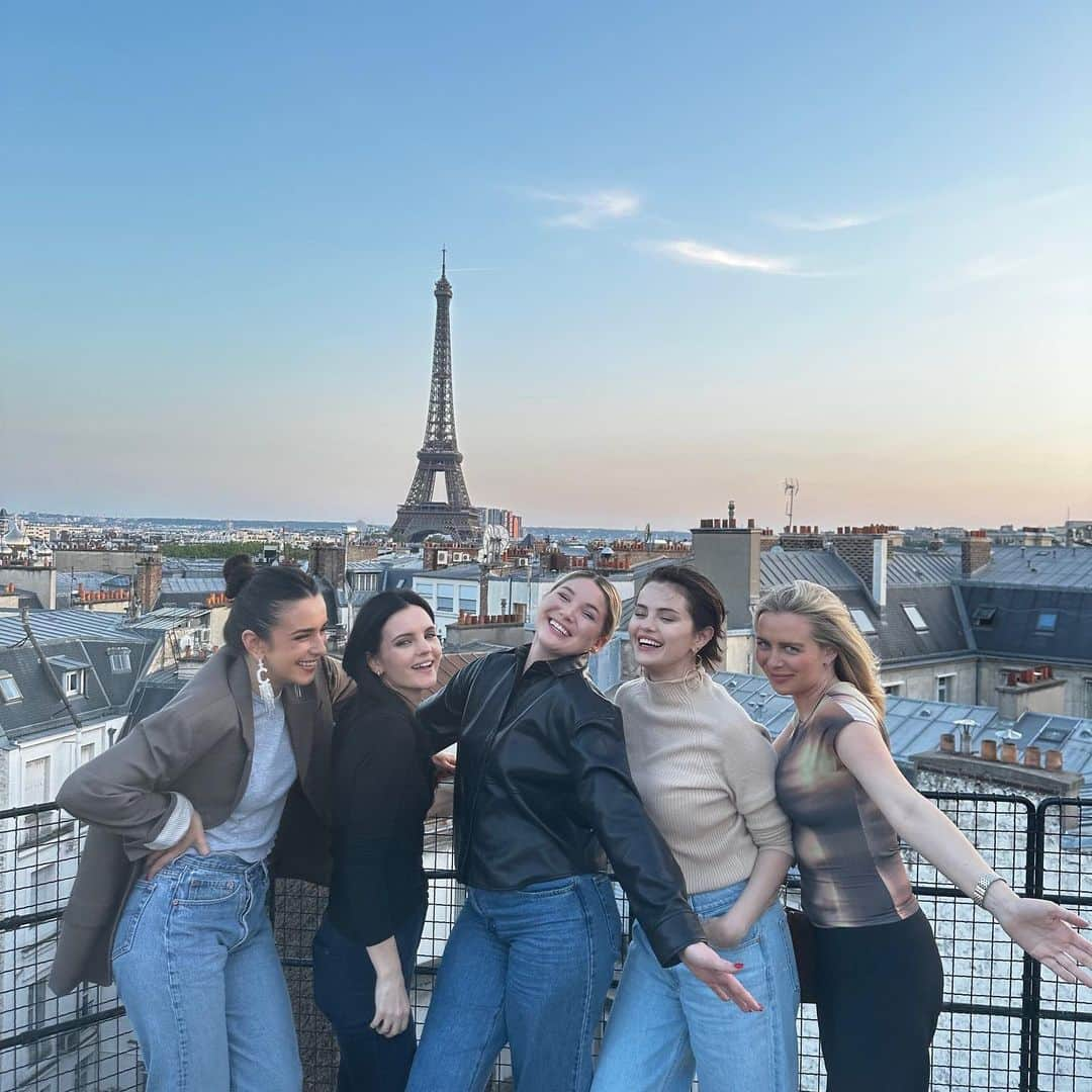 セレーナ・ゴメスさんのインスタグラム写真 - (セレーナ・ゴメスInstagram)「Thank you Paris for being a home to me for two months! I loved every moment. Working on this film has completely changed my life. I can’t wait to share more soon! Love you all 🤍」6月23日 10時51分 - selenagomez