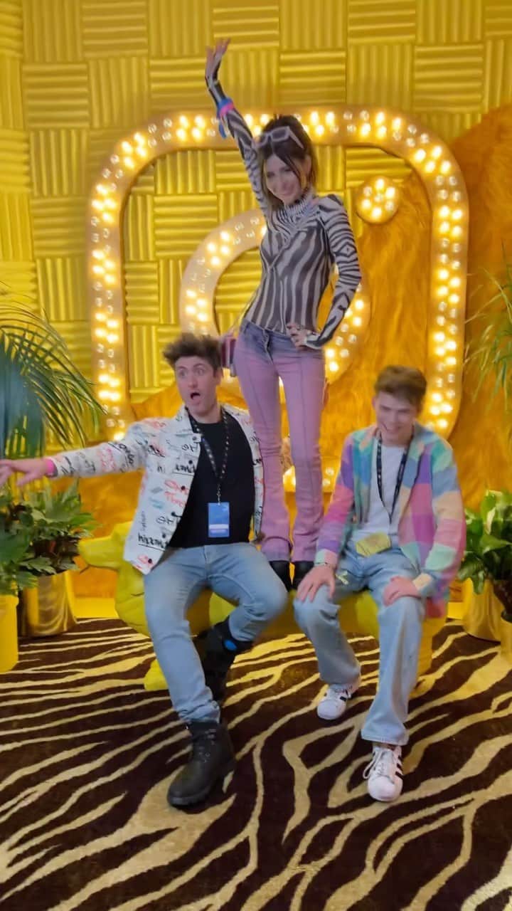 Azzyのインスタグラム：「The road to vidcon #instagramxvidcon #vidcon #instagram」