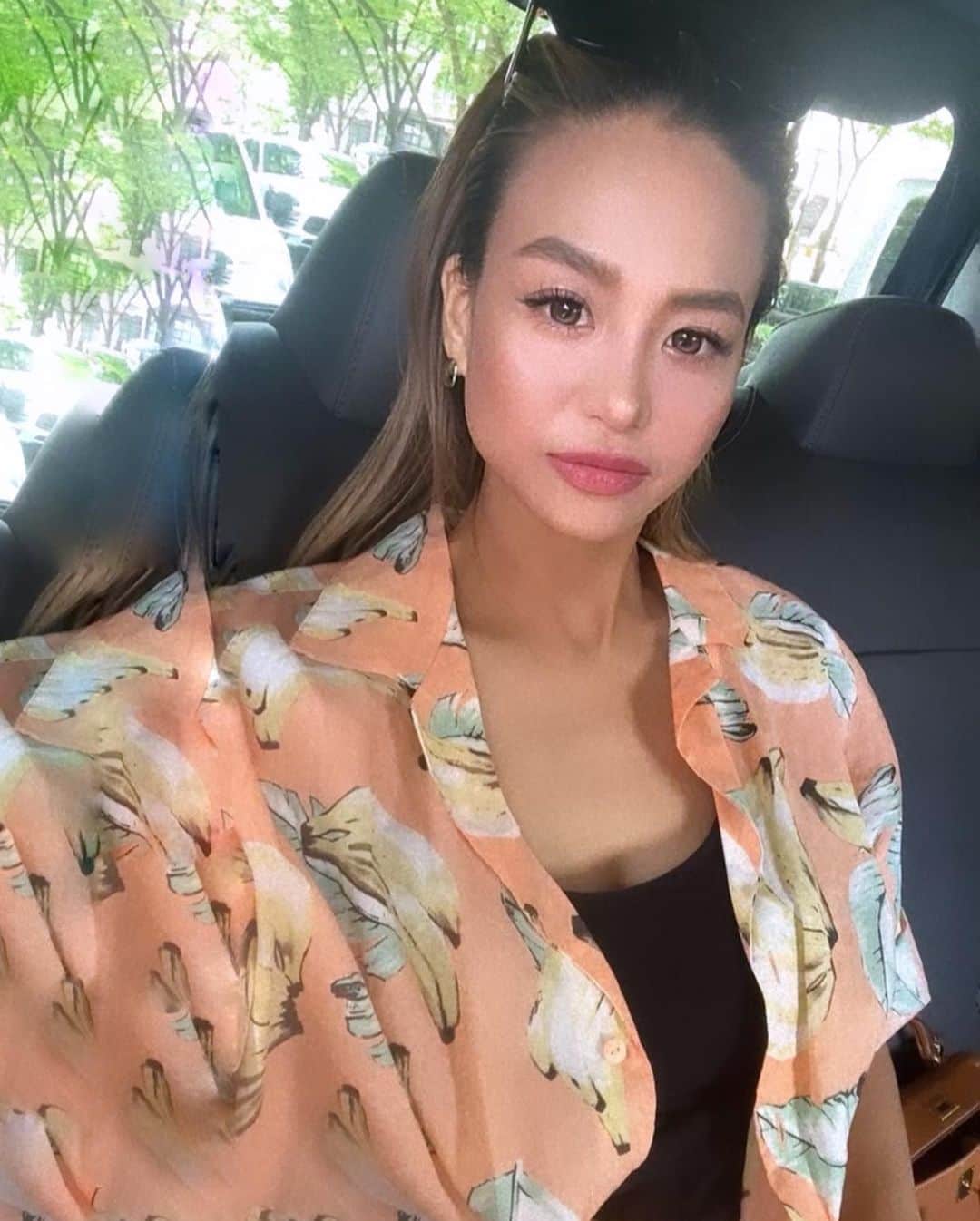 野田萌のインスタグラム：「🚕💨 #毎日眠くて眠くて仕方ない  #あっという間に金曜だー #明日は寝坊しよう(したい)」