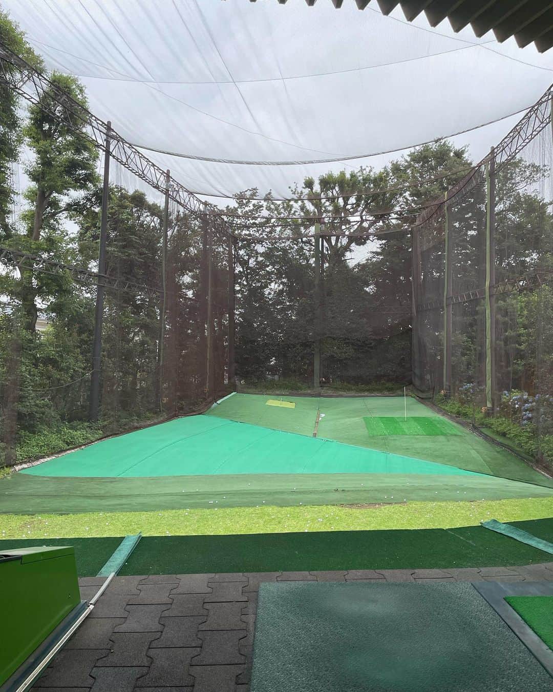 オラキオさんのインスタグラム写真 - (オラキオInstagram)「骨折してから休んでいたゴルフの練習を再開！アイアンの打ち方と使い分けの意味が分からない！  #打ちっぱなし #オラキオ #ゴルフ練習」6月23日 11時09分 - matsuyukiorakio