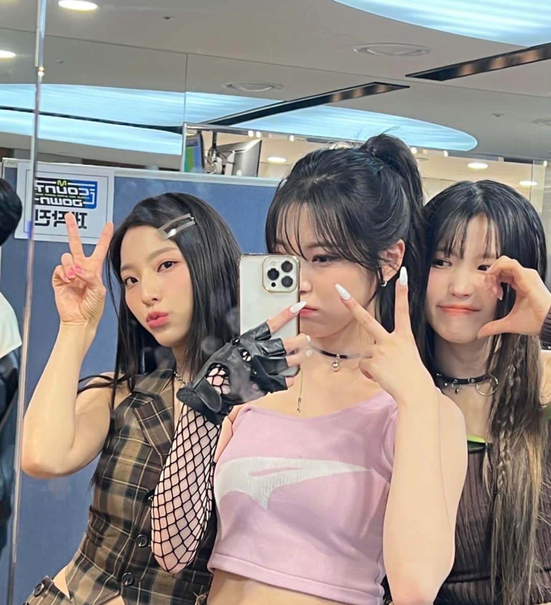 Mnetのインスタグラム：「프나젤귀여운셋  #상큼 #앙큼 #폭스 🦊  #지헌」