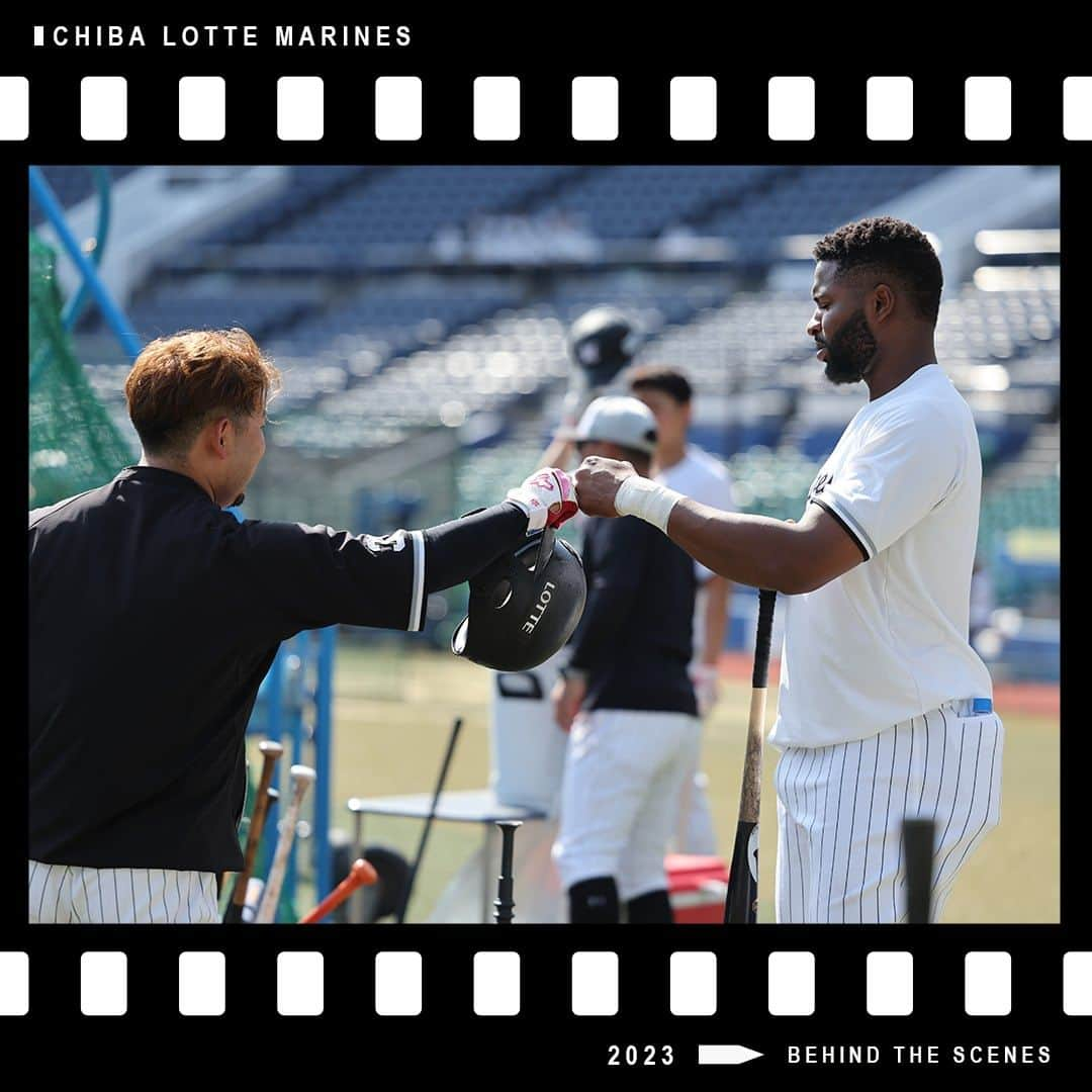 千葉ロッテマリーンズさんのインスタグラム写真 - (千葉ロッテマリーンズInstagram)「BEHIND THE SCENES！ #chibalotte #中村奨吾 #大下誠一郎 #ポランコ #ペルドモ #小沼健太 #藤岡裕大 #友杉篤輝 #角中勝也 #安田尚憲 #茶谷健太 #メルセデス」6月23日 11時32分 - chibalotte