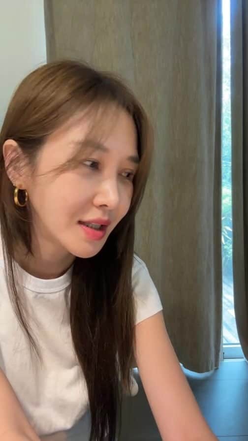 ユン・ヘジンのインスタグラム：「테슬숏 앤 티샤스(지퍼 georgenas..)」