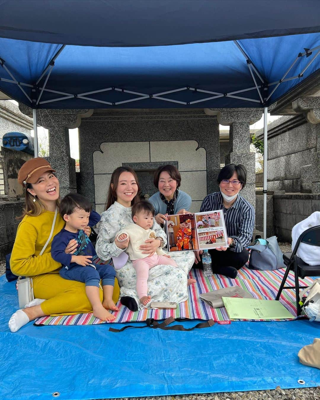 長嶺菜菜子さんのインスタグラム写真 - (長嶺菜菜子Instagram)「今日6/23は慰霊の日 ⁡ 学校はお休みで 戦争で亡くなった人たちを追悼する日 ⁡ ⁡ 生前、祖母に戦争の話を聞いたことがあったけど、 涙を流してあまり多くは語らなかった ⁡ 祖母が見てきた戦争は どんな世界だったんだろう ⁡ 昨年、祖母が亡くなって 戦争について聞ける機会はもうないけど、 ⁡ 戦争を経験して そんな中でも4人の子供を1人で育てたあげた 祖母を心から尊敬するし ⁡ 命を繋いでくれたことに 本当にありがとうと伝えたい✨ ⁡ ⁡ 慰霊の日は 平和を願う日、 亡くなった人を追悼する日とともに ⁡ 今生きていること、 命を絶やさずに繋いでくれたこと、 ⁡ に改めて感謝する日でもあるなと思ってる✨ ⁡ ⁡ ご先祖さまが【生きる】ことを 選択してくれたおかげで 私は今こうして命をもらって生きていられる ⁡ 私の命はたくさんの人たちから 与えられたもの✨ ⁡ 子供にもそのことを 伝えていきたい😌 ⁡ ⁡ そして平和であり続けるために 私に出来ることは ⁡ 穏やかに心に余裕を持って過ごすこと、 価値観や考えた方の違う人でも否定せず認めること、 ⁡ かなって思う✨ ⁡ みんながみんな、自分の周りや関わる人に それが出来たらきっと 対立やケンカも減ってくる😌 ⁡ ＿＿＿＿＿＿＿＿＿＿＿＿ #子供に伝えたいこと  #慰霊の日 #命に感謝  #ご先祖様に感謝 #沖縄ママ」6月23日 11時36分 - na7co0422