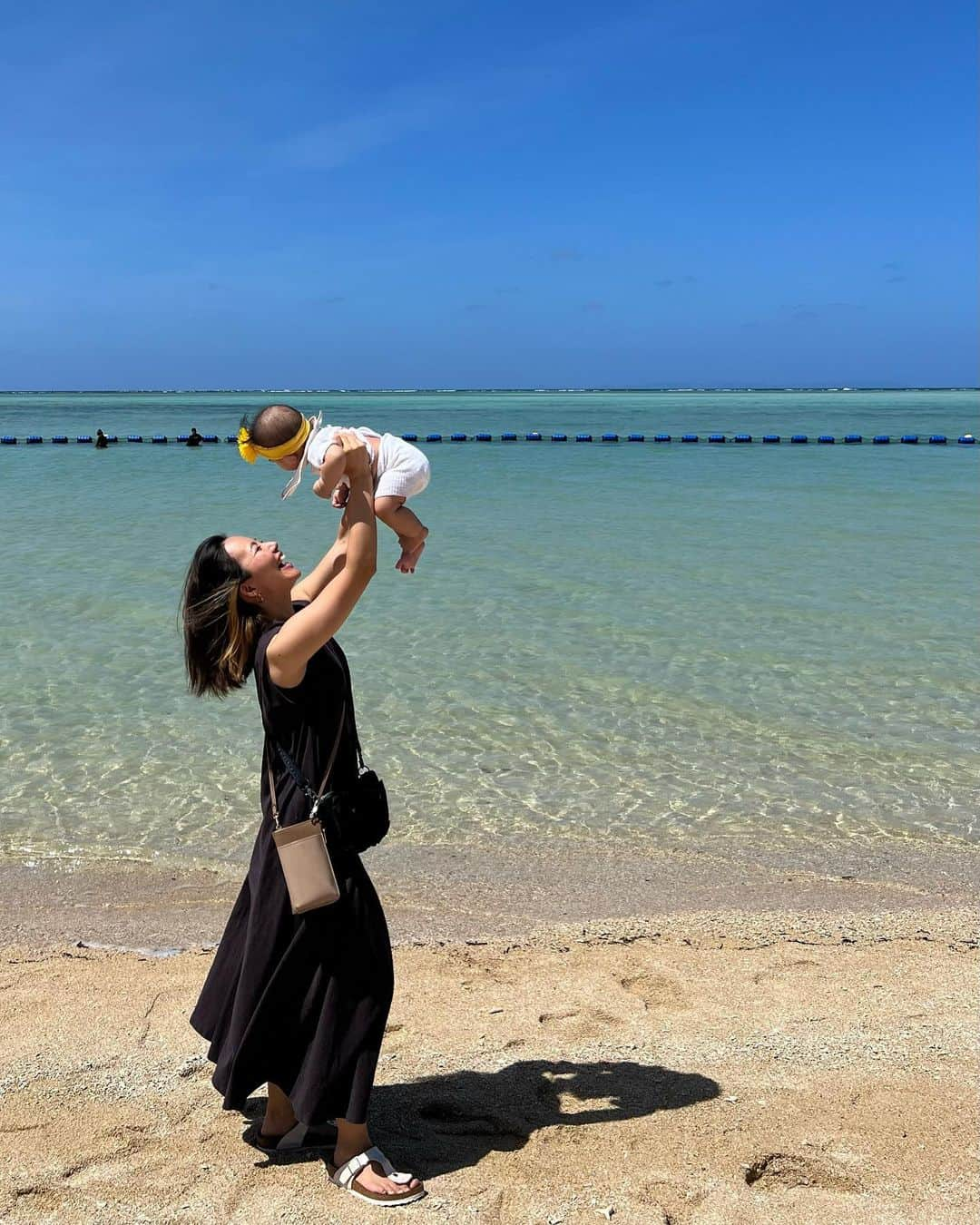 長嶺菜菜子さんのインスタグラム写真 - (長嶺菜菜子Instagram)「今日6/23は慰霊の日 ⁡ 学校はお休みで 戦争で亡くなった人たちを追悼する日 ⁡ ⁡ 生前、祖母に戦争の話を聞いたことがあったけど、 涙を流してあまり多くは語らなかった ⁡ 祖母が見てきた戦争は どんな世界だったんだろう ⁡ 昨年、祖母が亡くなって 戦争について聞ける機会はもうないけど、 ⁡ 戦争を経験して そんな中でも4人の子供を1人で育てたあげた 祖母を心から尊敬するし ⁡ 命を繋いでくれたことに 本当にありがとうと伝えたい✨ ⁡ ⁡ 慰霊の日は 平和を願う日、 亡くなった人を追悼する日とともに ⁡ 今生きていること、 命を絶やさずに繋いでくれたこと、 ⁡ に改めて感謝する日でもあるなと思ってる✨ ⁡ ⁡ ご先祖さまが【生きる】ことを 選択してくれたおかげで 私は今こうして命をもらって生きていられる ⁡ 私の命はたくさんの人たちから 与えられたもの✨ ⁡ 子供にもそのことを 伝えていきたい😌 ⁡ ⁡ そして平和であり続けるために 私に出来ることは ⁡ 穏やかに心に余裕を持って過ごすこと、 価値観や考えた方の違う人でも否定せず認めること、 ⁡ かなって思う✨ ⁡ みんながみんな、自分の周りや関わる人に それが出来たらきっと 対立やケンカも減ってくる😌 ⁡ ＿＿＿＿＿＿＿＿＿＿＿＿ #子供に伝えたいこと  #慰霊の日 #命に感謝  #ご先祖様に感謝 #沖縄ママ」6月23日 11時36分 - na7co0422