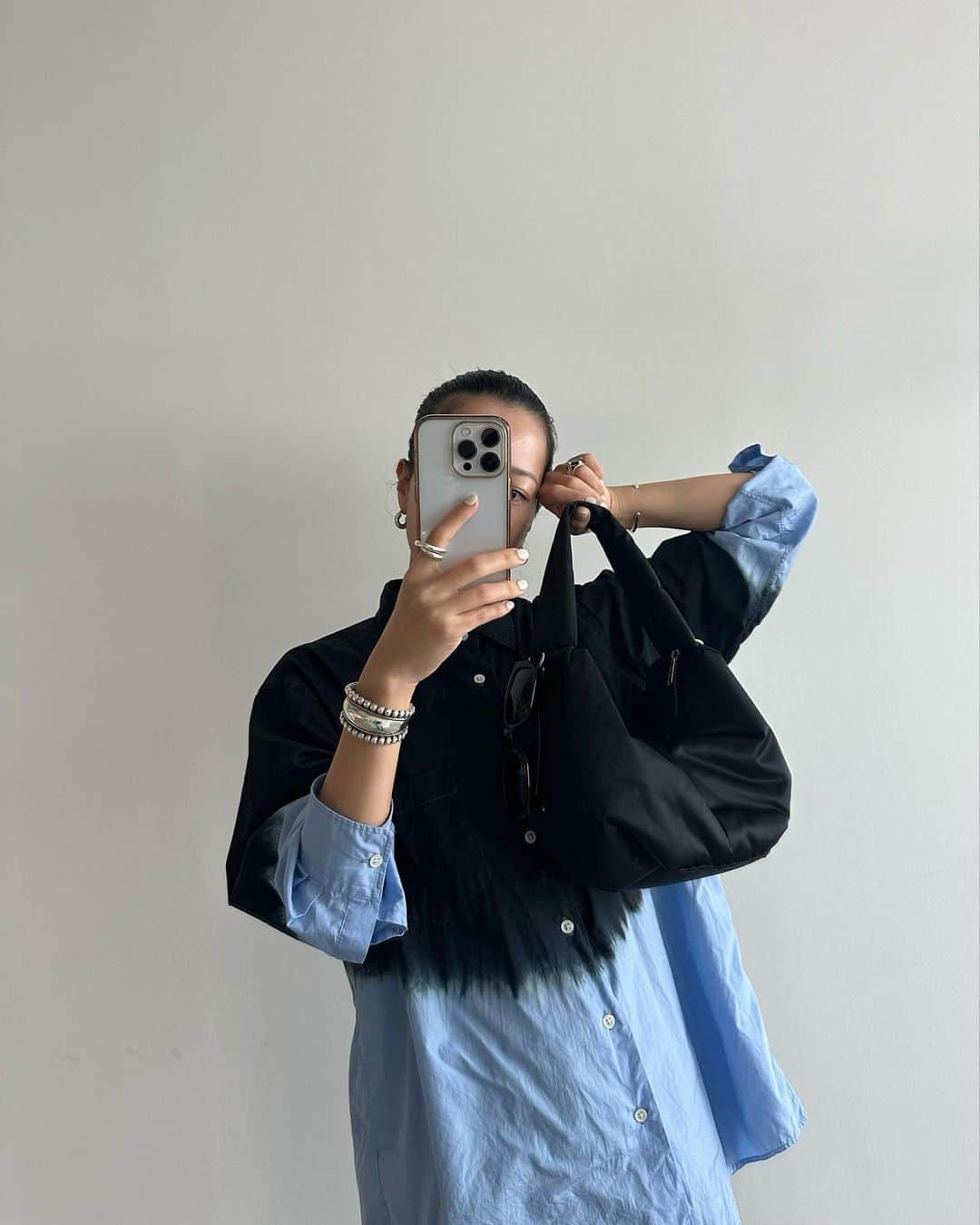 AICOのインスタグラム：「RAMIDUS👜 今日使っていたらサイドのDカンにサングラスを掛けれる事が発覚。嬉しい。可愛い。 #clane#ramidus」