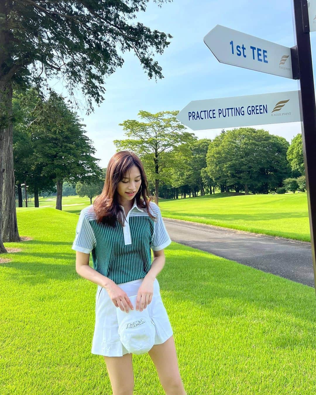 紺野ゆりのインスタグラム：「⛳️ @adidasgolf ✖️ @bogeyboys  のコラボウェアすっごく可愛い🩵  トップスはメンズのSを着用したよ☆ シューズも可愛いデザインなのにすごく履きやすくておすすめです。 ゆきみちゃんとのゴルフも楽しかった♫  #yurigolf🦋 #adidasgolf #ずっとゴルフ#giftedbyadidas #golf#golfswing#ゴルフスイング#golfwear#ゴルフ女子#골프#골프스윙#골프여자 #ゴルフウェア」