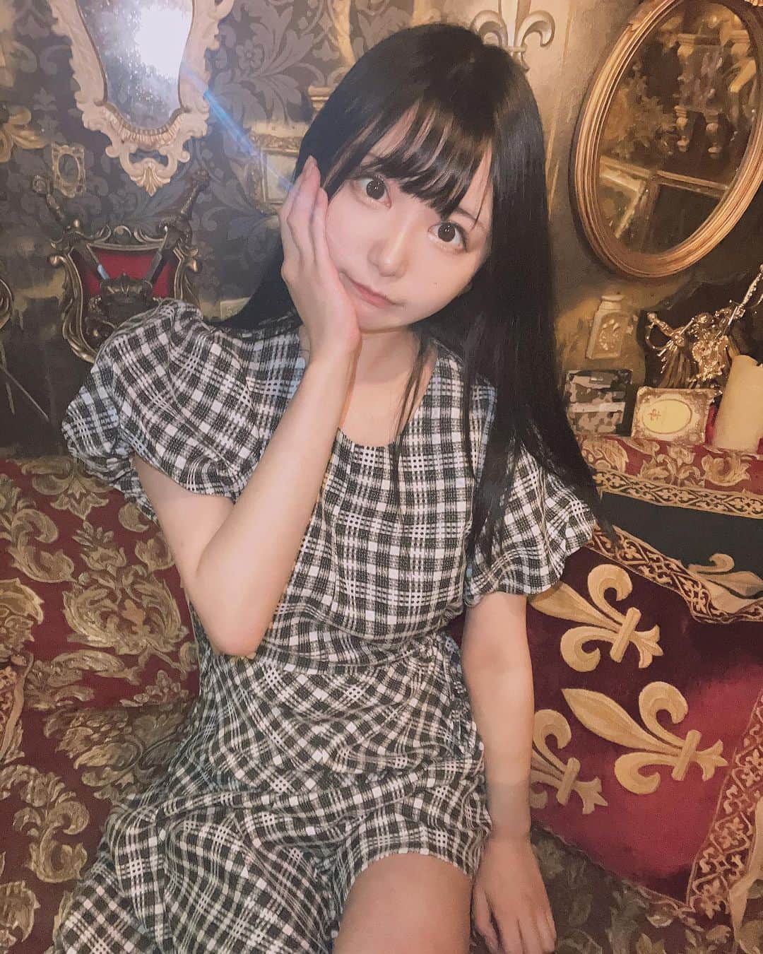 鈴木ことねのインスタグラム：「○ ワンピース🥂🥂 肌見せが可愛いんだよね〜🤍 ・ ・ #ワンピース #ワンピースコーデ #黒ワンピース #黒髪 #黒髪ロング #黒髪女子 #メイド #コンカフェ #コンカフェ嬢 #コンカフェキャスト」