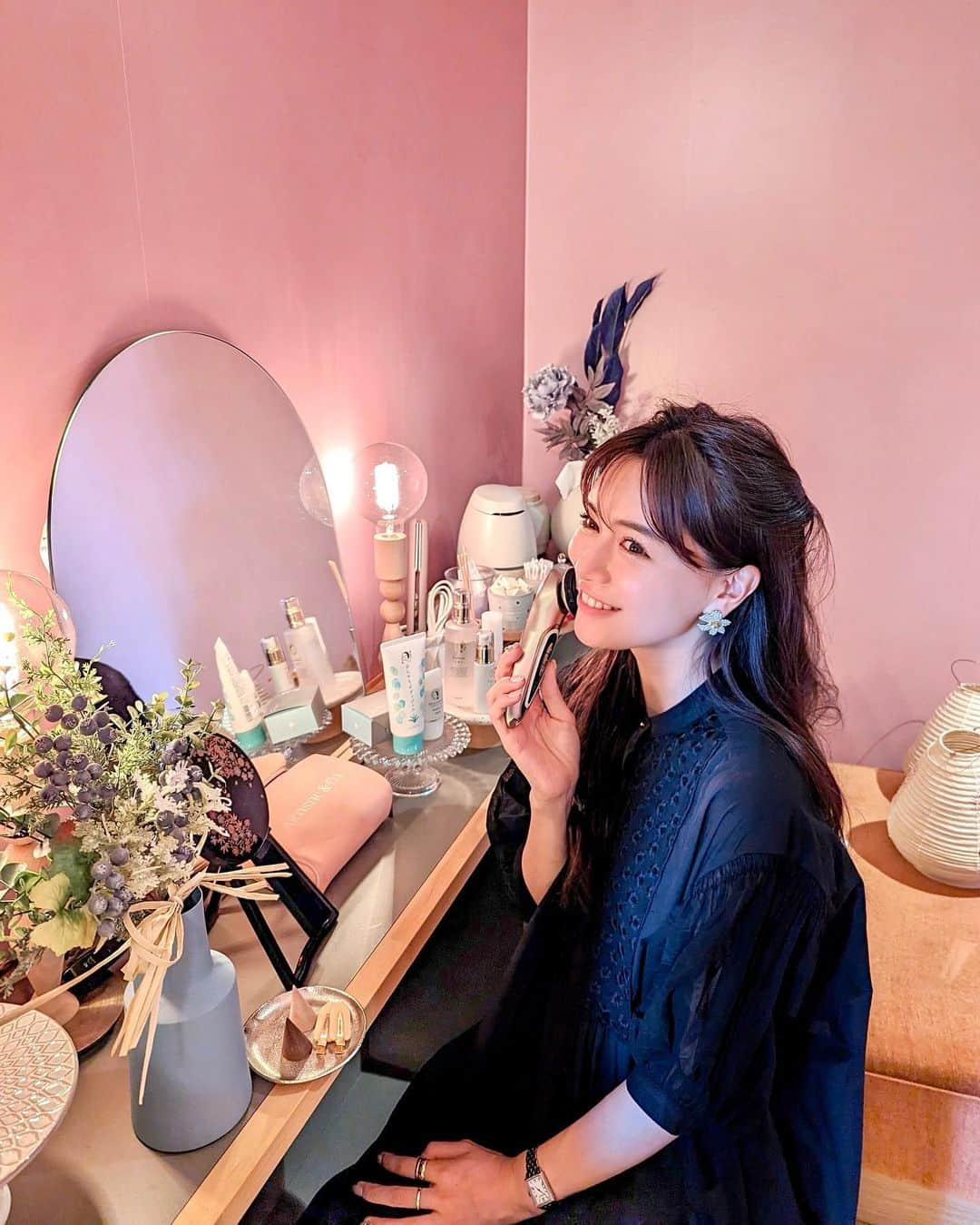 石井里奈さんのインスタグラム写真 - (石井里奈Instagram)「@omo_hotels 京都祇園にはよーじやルームがあるんです✨ かわいー🥺❤️ 泊まると楽しめる限定スイーツや、アメニティもたくさん！ふんだんにようじやグッズを試せてより京都感楽しめました🫶✨🍰 . 夢のような京都のホテル、宿泊まで楽しめて最高でした♥️ 8枚目は顔真似したよ笑 . #omo5京都祇園 #京都ホテル #祇園 #祇園ホテル #kyotohotel #ホテル #ホテルステイ #星野リゾート #hoshinoresorts #ようじや #京都カフェ #京都 #そうだ京都行こう」6月23日 12時05分 - ri7tin1025