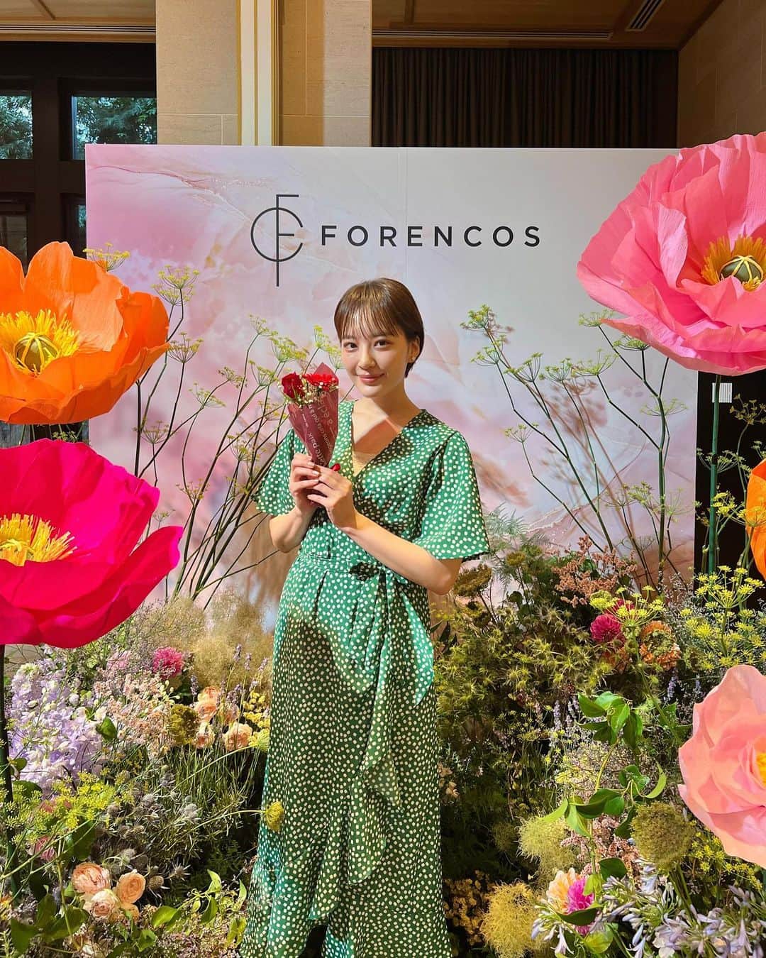 尾台彩香のインスタグラム：「. . @forencos_japan さんのローンチパーティーに行ってきました💓  新発売の韓国の国民ティントやパッケージが可愛いアイシャドウ使うの楽しみだなぁ💭 . #FORENCOS #フォレンコス #フィクシングティント #マシュマロティント #国民ティント #韓国コスメ」