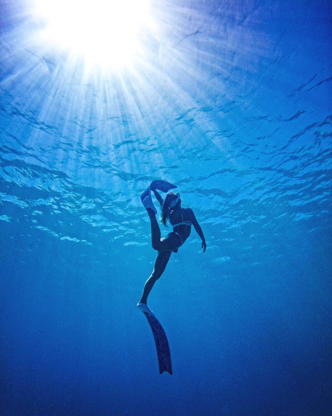 ちゃんもりのインスタグラム：「アリエル実写よかったなあ🧜🏽‍♀️🪸🐠🦀 海の世界感の表現がすごかった🥹🌈 . . . #ヤビジ#八重干潮#リゾートバイト募集#リゾバ女子海ガール#宮古島life#宮古島移住#宮古島ビーチ#宮古島観光#宮古島旅行#伊良部ブルー#プライベートビーチ#ビキニコーデ#東南アジアの海#ブラジリアンビキニ#三角ビキニ#白ビキニ#ビキニ女子#ビキニガール#黒肌女子#ビキニ焼け#宮古島#宮古島ガール#離島暮らし#離島生活#bikinigirl#miyakoisland#miyakojima」