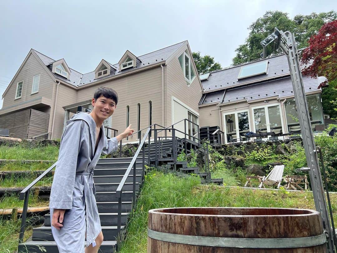 松下翔太郎のインスタグラム：「・ ・ 本日最初のお仕事はこちら🧖 サウナも、自然に囲まれた環境も最高でした🤤  #静岡#裾野 #サーマルクライムスタジオ富士 #サウナ#サウナー#アナサウナー」