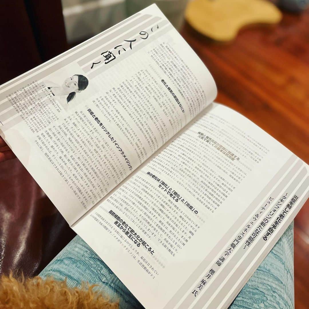 櫻井麻美さんのインスタグラム写真 - (櫻井麻美Instagram)「食品の機能と健康を考える科学情報誌「FOOD STYLE 21」に私の研究について取材していただき、巻頭ページに特集が掲載されています📖  「炎症を制して老化を予防する 〜タキシフォリンの新たな可能性〜」  タキシフォリンは、あらゆる老化現象と病気の根本原因"炎症"を遺伝子発現レベルで抑えることで、これら全てを寄せ付けない‼︎という全く新しい発想のエイジングケア成分です。  国内で私は女性初のタキシフォリン博士です👩‍🎓  これまで健康目的で用いられてきたタキシフォリンですが、アラフォー女性目線でタキシフォリンを美容に取り入れることを提唱しています✨✨ 私ももちろん毎日摂っています😋  こんなに素晴らしい成分が知られていないなんて国家の損失‼︎  1人でも多くの方にタキシフォリンを知ってもらえるように広めていきたいです。  #タキシフォリン #エイジングケア #老化予防 #アンチエイジング #抗炎症  #アラフォー美容 #医学博士 #美容家 #アラフォーライフ  #taxifolin  #foodstyle21 #雑誌掲載 #茶色の正体」6月23日 12時33分 - mamiosakurai