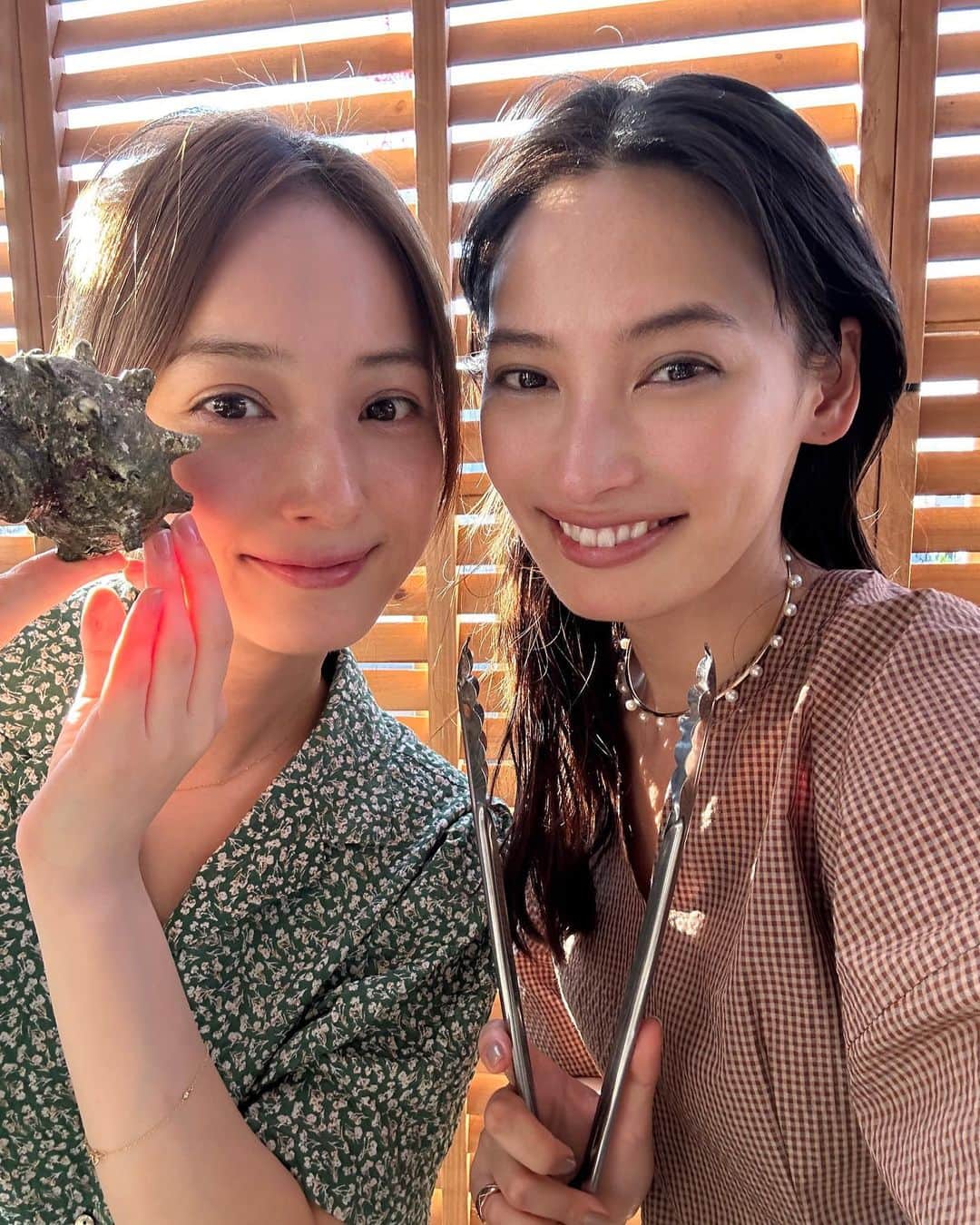 大政絢のインスタグラム：「久しぶりにみんなでワイワイとBBQできた日🍖☺️  とても美味しい食材と楽しい話であっという間に時間が過ぎていきました！  でも、夏はこれから！のんちゃんとも予定を立てようと話しながらお別れ☀️みなさんは夏の予定立てましたか？」