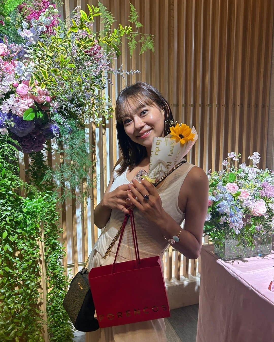 のインスタグラム：「new cosmetic launch party 💜 Thank you for the invite <3  고마웠어요. 모두 귀엽다☺️  素敵なイベントにご招待して頂きました♡美女と共に♡ かわいい🥰毎日ローテーションして使います♡    #フォレンコス#フィクシングティント #マシュマロティント #国民ティント #포렌코즈   @forencos_japan」