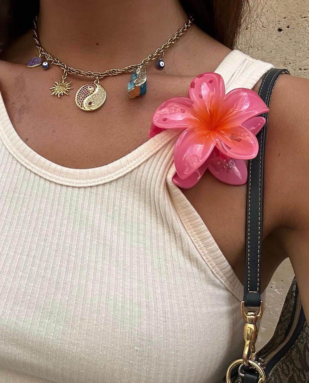 SPELLのインスタグラム：「We’ll leave it up to you to decide how you style our Spell Staples… 🌺 but we’d be lying if we said we weren’t obsessing over @cestclau in our Staples Rib Singlet paired with charms and florals 💕」