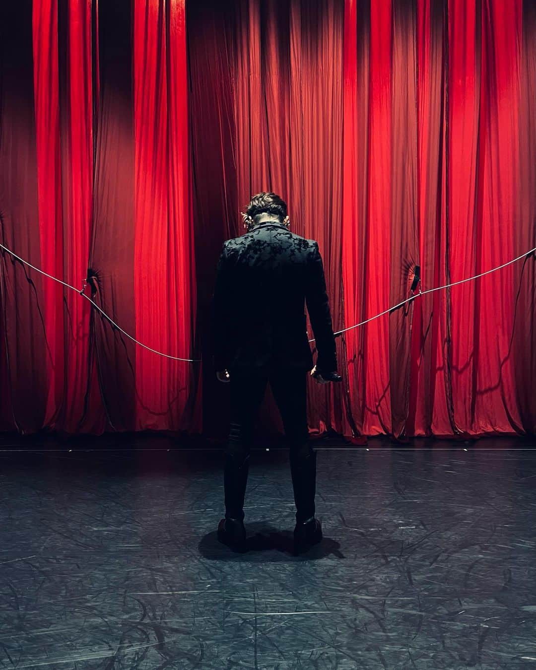 西川貴教のインスタグラム：「「#バーン・ザ・フロア」５年ぶりの日本公演も残すところ今日を含めあと３日！今日もステージと客席の境目を溶かしまくります！#西川貴教 #クールジャパンパーク大阪 #ＷＷホール  ktv.jp/btf/」