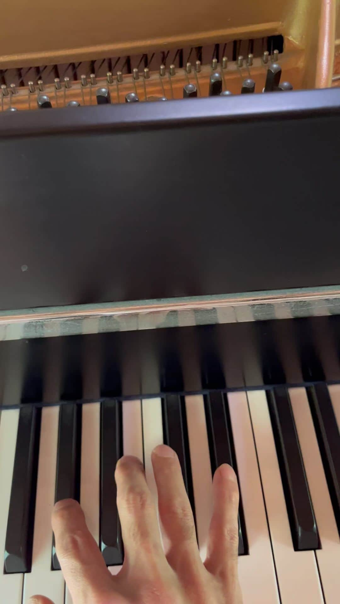 高木正勝のインスタグラム：「Playing old electronic piano by Kawai.」