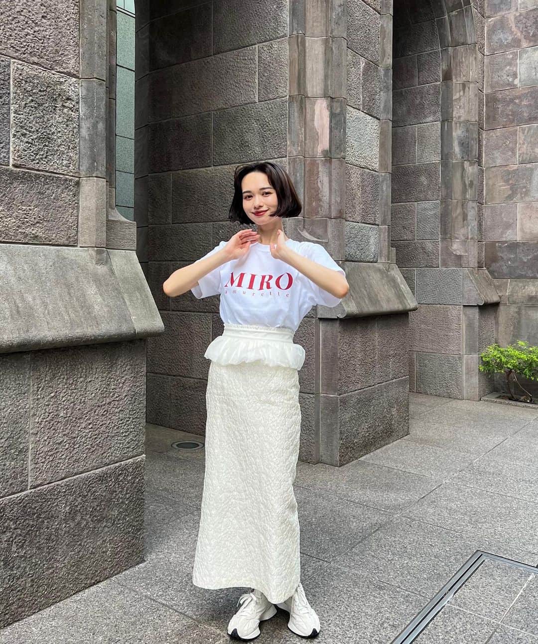 zussaさんのインスタグラム写真 - (zussaInstagram)「今週のお気に入りコーデ。❤️ ちなみにTシャツは大きめサイズで作ってます。  #miroamurette#mirofilles#ペンシルスカート」6月23日 18時37分 - niwatorigoya