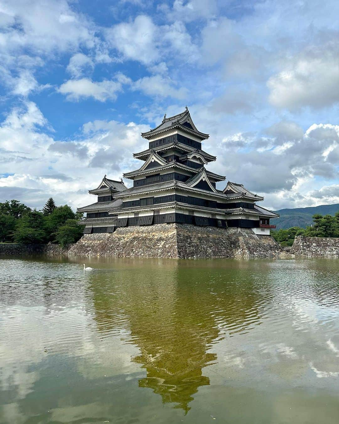 西谷綾子さんのインスタグラム写真 - (西谷綾子Instagram)「🏯 無事に到着しました🤗 到着後、松本城へ🏯 中町通りをお散歩 cafe SENRI(茜里)で信州りんごの花の蜂蜜🍯🍦  明日のイベント沢山のお申し込み ありがとうございます！！🏃‍♀️  ①11時半〜申込み締め切りました🥹🙏 ②15時〜まだ間に合います🤗  気を付けてお越しください🩷 お会いできること楽しみにしています😍」6月23日 18時30分 - ayako.nishitani