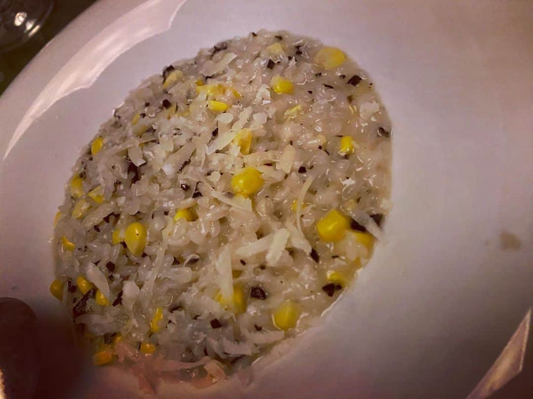 朝比奈京子（今井花菜）さんのインスタグラム写真 - (朝比奈京子（今井花菜）Instagram)「お誕生日会🎂✨  ストーリーにも載せたけれど先日私&誕生日近い友達の合同誕生日会を開催しました🎊✨(((o(♡´ω`♡)o)))  お誕生日会にぴったりなカラオケ付きの個室のお店にて🎉😊  コースメニューは❗️  【前菜】アンティパスト・ミスト  【サラダ】鰹の黒胡麻ソテーとジャパニーズハーブのサラダ  【リゾット】トリュフとトウモロコシのリゾット・フォルマッジ  【パスタ】鰯のコンフィと梅のアーリオ・オーリオ・エ・ペペロンチーノ  【肉料理】岩手県産岩中豚のロースト　ソース・オランジュ  【デザート】白桃コンポートのレアチーズケーキ です⭐️  メニューとは一部ちょっと変更ありかもですが、こんな感じの美味しいお料理達で大満足❤️ どれも美味しかった〜(๑´ڡ`๑) そして飲み放題！！🍻  盛り上がってた為だいぶ長居しておりコースメニュー以外にも追加でいろいろ注文✨(*´﹃｀*) 追加料理の写真あんまり撮って無いし、お酒ばっか飲んで歌ってたのであんまり食べて無い気がする…😅  とにかく綺麗な個室でカラオケ付き、そして1番重要な料理が美味しい✨✨ とても素敵なお誕生日会を過ごせました❤️∑d(≧▽≦*)  BAGUS EXE バグースエグゼ銀座店にて♡ #誕生日 #バースデー #カラオケダイニング #ダイニングバー #イタリアン #コース料理 #銀座」6月23日 18時32分 - asahina0617