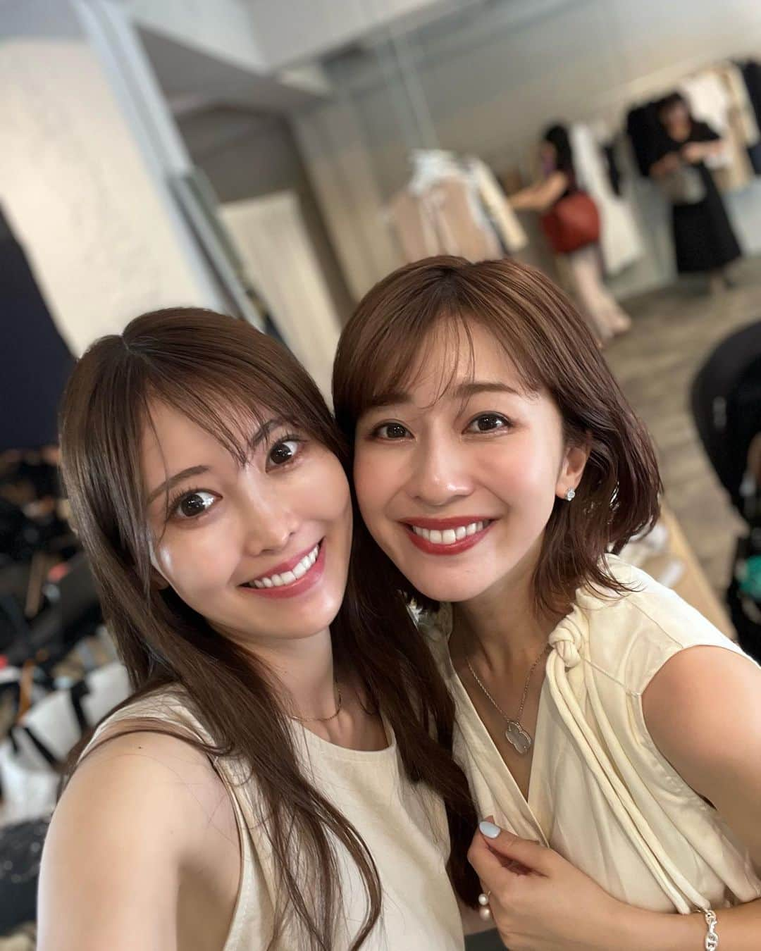 清水愛美さんのインスタグラム写真 - (清水愛美Instagram)「🤍🫧  先日、 みかさん(@mikapu0519 ) のプロデュースされてる ブランド @marque_official  のPOP-UP にお邪魔してきました！ 可愛いお洋服沢山でウハウハでした💕  気に入ったワンピを着させていただき、 @mirrorbyme_tokyo  さんに 写真を撮っていただきました！  とっても素敵な空間で、 終始癒されました❣️  会いたいお友達にも会えて とーっても楽しかったです🥰 眼福でした👏👏👏  オーダーしたお洋服着たんだけど めちゃ可愛かったので また投稿します🫶✨  #marque  #マルク #ポップアップ #popup  #韓国撮影 #撮影」6月23日 20時00分 - manami_s0902