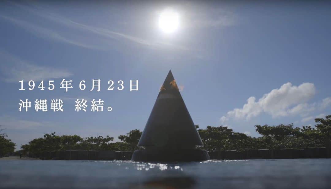 上江洌清作のインスタグラム：「【慰霊の日】  himeyuri ～ひめゆりの詩～ 多くの方に聴いてもらい、 多くのメッセージを頂きました。 心より感謝申し上げます。  沖縄教育関係者の皆さまへ 『himeyuri ～ひめゆりの詩～』 楽譜無償配布についてのお知らせです。  mongol800.jp/25th  リンクより「himeyuri」タブへお進み下さい。  himeyuri ～ひめゆりの詩～  発表から8年が経ちました。 たくさんの方に聴いてもらい、 たくさんのメッセージを頂きました。  心より感謝申し上げます。  ある日、沖縄で教員をされている方からメールが届きました。  「平和学習で子ども達と"ひめゆりの詩"を歌いたい」 「楽譜は無いのだろうか？」  沖縄の子ども達、学生の皆さんに是非歌って欲しいと、 盟友 沢知恵さん監修の下、合唱用楽譜の製作を進め、 完成しました楽譜を沖縄県内の教育関係者の皆さまへ、 無償配布させていただきます。  突然のお願いにも関わらず快く承諾いただいた、 沢知恵さんにもこの場を借りて改めて御礼申し上げます。  平和と呼ぶには遠く 歴史にするには早く 語り継げ ひめゆりの詩を  2023年6月23日 慰霊の日 MONGOL800 キヨサク 髙里 悟 STAFF 一同  ピアノ編曲：沢知恵 合唱編曲：加藤みちあき」