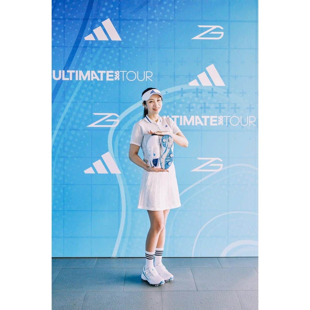 ヤン・スジンのインスタグラム：「아디다스 골프💙 . . #아디다스골프#젯지 #파랑파랑해💙」