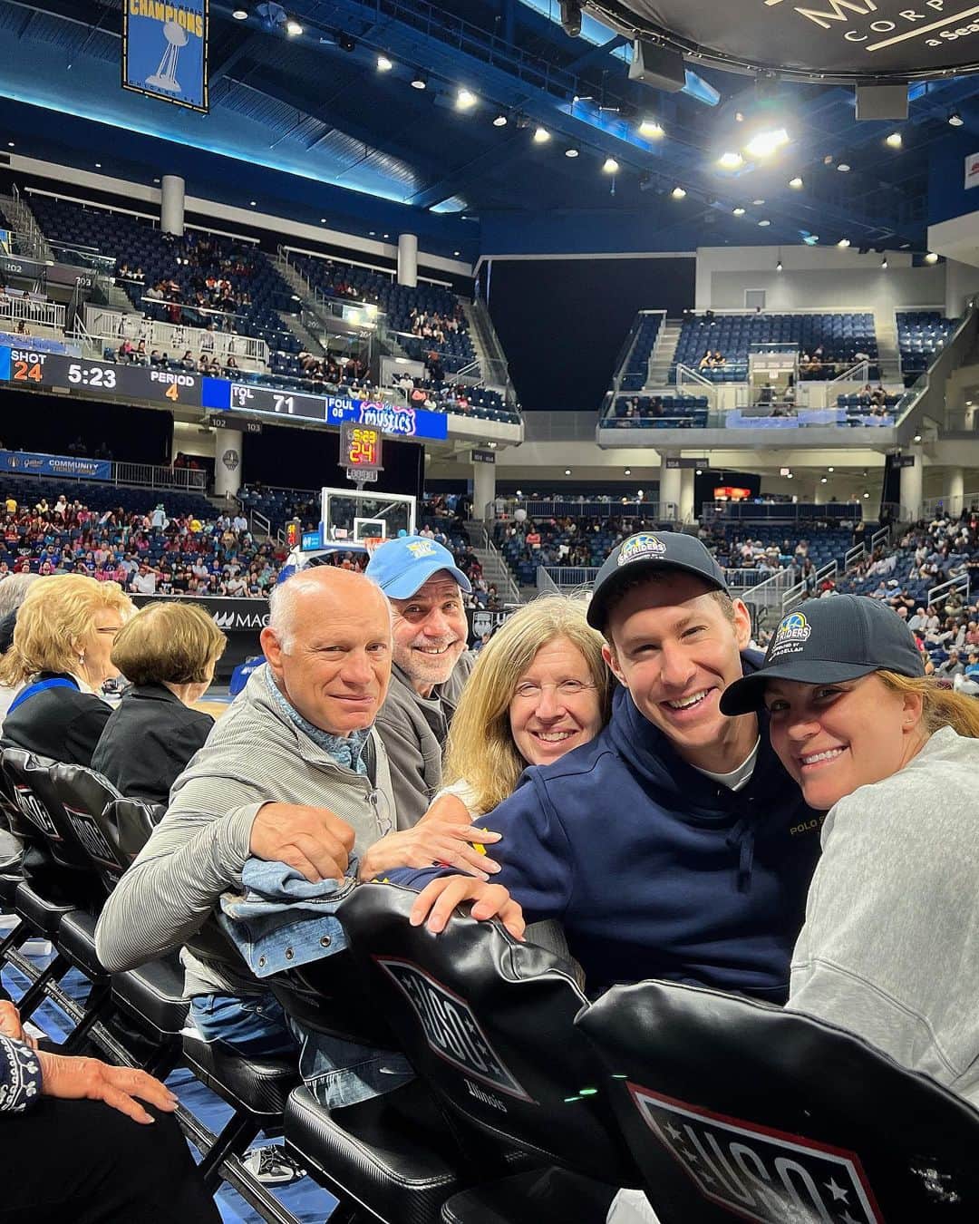 ジェイソン・ブラウンさんのインスタグラム写真 - (ジェイソン・ブラウンInstagram)「The Sky 🏀🙌  @chicagosky #chicago #wnba #basketball #sky @wnba @wintrustarena」6月23日 14時31分 - jasonbskates