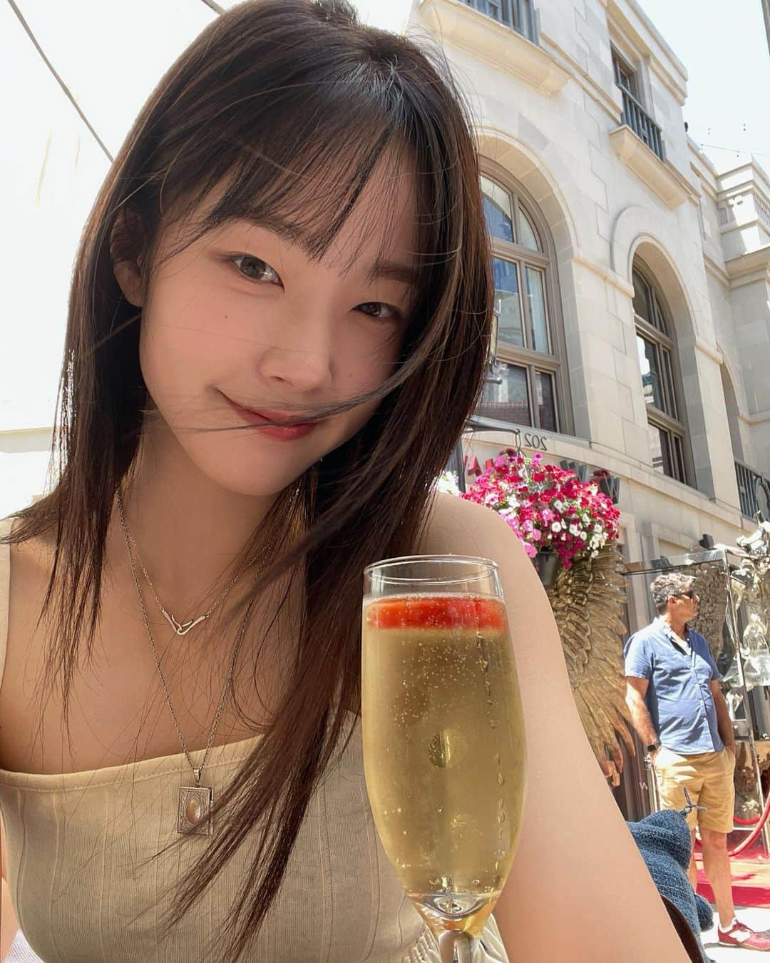 チェ・ウォンビンのインスタグラム：「🥂🍓」