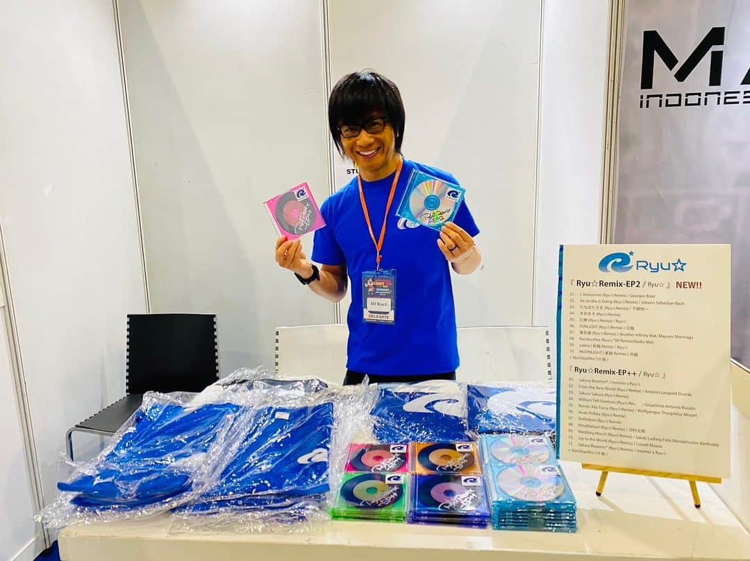 中原龍太郎のインスタグラム：「Ryu☆ブースで待ってます CD / Merchandise (6/23-24)  Ryu☆Remix-EP++ : 10 Ryu☆Remix-EP2 : 10 Ryu☆Tshirt : 20 Other : 10  https://indonesiacomiccon.com #indocomiccon」