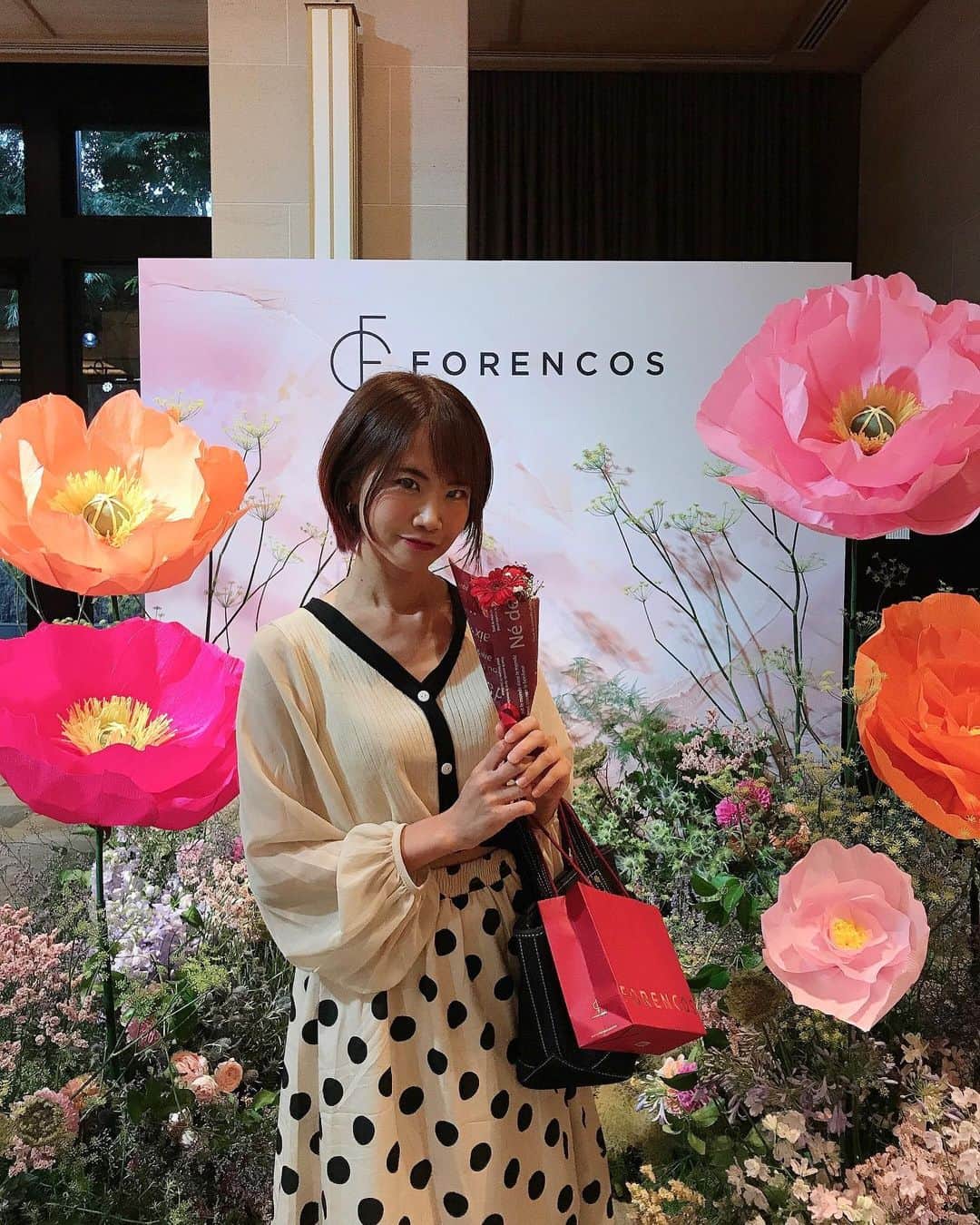 葵さんのインスタグラム写真 - (葵Instagram)「大好きな韓国ブランド @forencos_japan さまの新商品お披露目イベントへ💕  会場は華やかな世界でかわいかった♡  新商品の、#ピュアフィクシングティント  は、パッケージデザインからとても可愛くていろいろなカラーがあります。 ウォータリーなテクスチャーで 塗り心地抜群🎶潤う素敵な唇に💋  マスクはずせるようになってきたから たくさん使っていきたいな✨ ##フォレンコス#国民ティント#マシュマロティント#リップ#リップカラー#forencos#韓国コスメ#韓国ブランド#押しコスメ#マットリップ」6月23日 15時42分 - dolphin_coconut