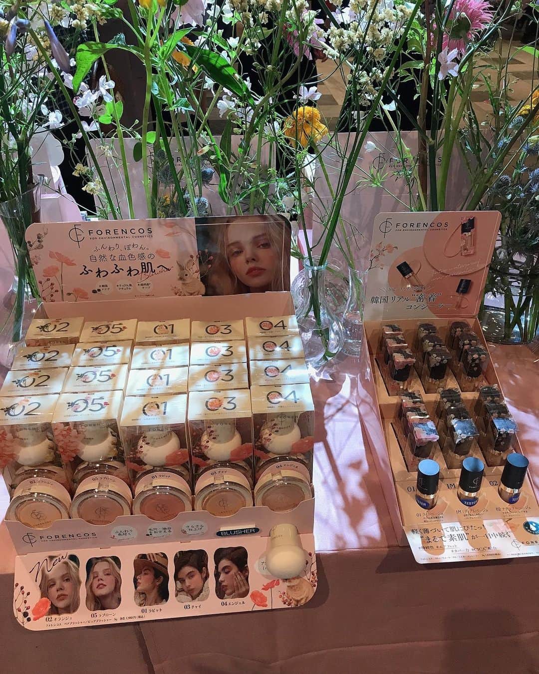 葵さんのインスタグラム写真 - (葵Instagram)「大好きな韓国ブランド @forencos_japan さまの新商品お披露目イベントへ💕  会場は華やかな世界でかわいかった♡  新商品の、#ピュアフィクシングティント  は、パッケージデザインからとても可愛くていろいろなカラーがあります。 ウォータリーなテクスチャーで 塗り心地抜群🎶潤う素敵な唇に💋  マスクはずせるようになってきたから たくさん使っていきたいな✨ ##フォレンコス#国民ティント#マシュマロティント#リップ#リップカラー#forencos#韓国コスメ#韓国ブランド#押しコスメ#マットリップ」6月23日 15時42分 - dolphin_coconut