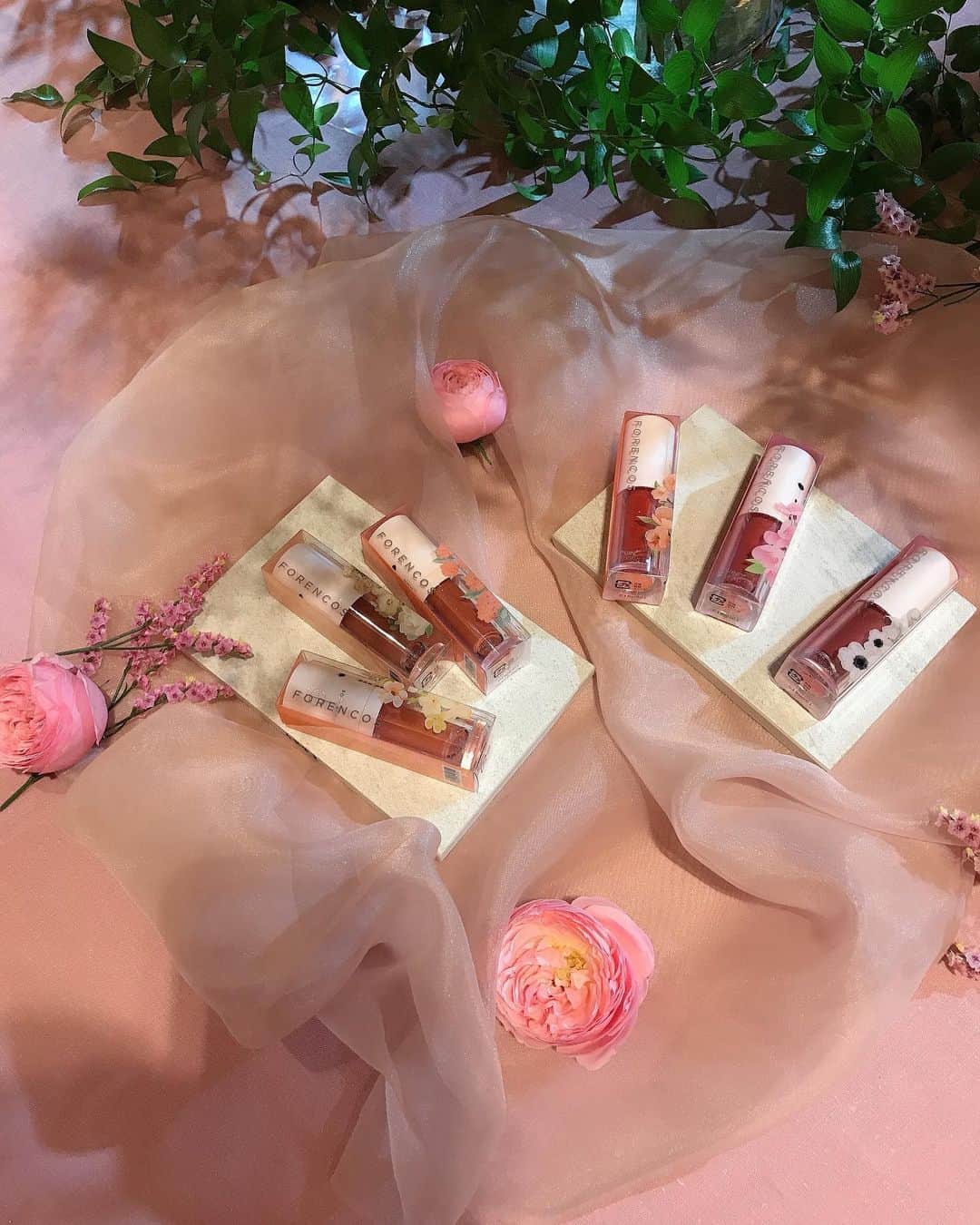 葵さんのインスタグラム写真 - (葵Instagram)「大好きな韓国ブランド @forencos_japan さまの新商品お披露目イベントへ💕  会場は華やかな世界でかわいかった♡  新商品の、#ピュアフィクシングティント  は、パッケージデザインからとても可愛くていろいろなカラーがあります。 ウォータリーなテクスチャーで 塗り心地抜群🎶潤う素敵な唇に💋  マスクはずせるようになってきたから たくさん使っていきたいな✨ ##フォレンコス#国民ティント#マシュマロティント#リップ#リップカラー#forencos#韓国コスメ#韓国ブランド#押しコスメ#マットリップ」6月23日 15時42分 - dolphin_coconut