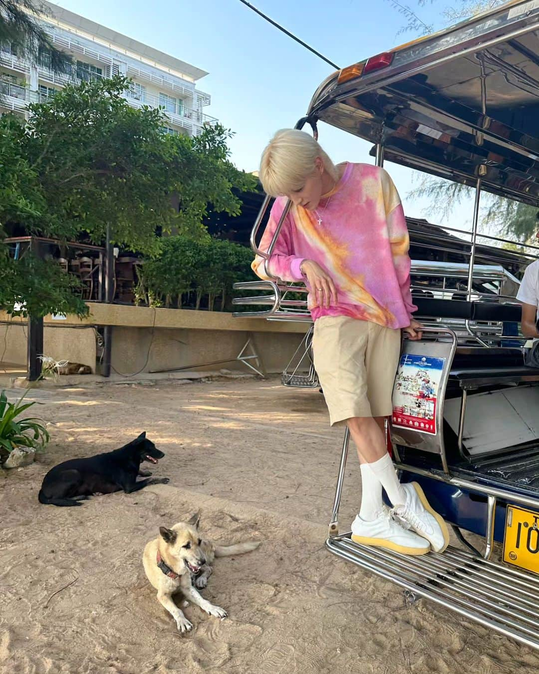 NCTさんのインスタグラム写真 - (NCTInstagram)「🏖🐶🏝  #관둬 #GWANDO #TAEYONG #태용 #SHALALA #샤랄라 #Pattaya #Thailand」6月23日 15時37分 - nct