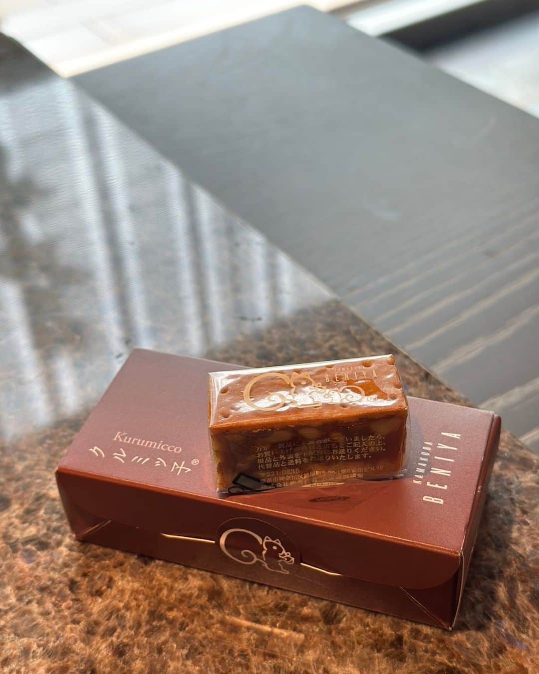 秋元康さんのインスタグラム写真 - (秋元康Instagram)「#クルミッ子  日本一、いや、世界一美味しいクルミのお菓子。KAMAKURA「BENIYA」さん。 なかなか、買えないらしい。 驚くほど美味しい。いくつでも食べられる。」6月23日 15時57分 - yasushi6057