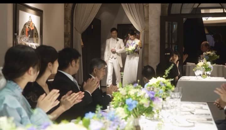 Leau a la boucheのインスタグラム：「💐有形文化財 でウェディング💍  先日、披露宴が行われました。  新郎 新婦にサプライズでスペシャルゲストが登場し歌を披露されました。 とても幸せそうな、お二人の笑顔に会場も温かい気持ちになりました。  いつでもお待ちしております。 末永くお幸せにお過ごしください。😁  #メゾンドミュゼ #結婚式 #家族婚# #レストランウェディング  #結婚式会場 #結婚式会場探し #式場探し  #式場見学 #式場選び #ウェディング#ウェディング準備 #ウェディングフォト#人前式 #披露宴##結婚式ムービー #花嫁 #プレ花嫁 #プレ花嫁準備 #結婚式アイデア #結婚式装花 #フラワーズネスト中目黒 #ウェディングケーキ #ウェディングドレス #ドレス探し #ヘアーメイク#サプライズ #プロポーズ #結婚記念日  #フランス料理」
