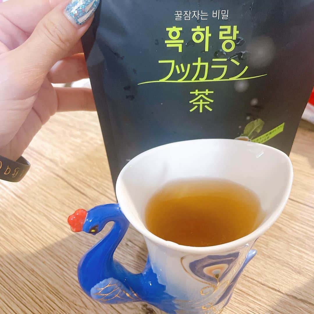 Arisa Nanaseさんのインスタグラム写真 - (Arisa NanaseInstagram)「【睡眠の質対策💤】 フッカランって知ってた！？😳  韓国で話題のレタスのみでできたお茶だよ🍵✨  レタスに含まれる様々な栄養成分に注目し、その成分を高めた新種レタスが韓国で開発されました。それがフッカランレタスです🥬 一般のレタスよりラクチュシン成分が124倍も含まれてます❤️  香りもリラックスできて、私はこういうお茶好き😍✨  気持ちよい朝を迎えたいとか ゆっくり休みたいのに休めない方 朝起きても疲れが取れていないと感じる方、 夜中に何度も目が覚めてしまう方におすすめ👌  私も睡眠の質が最近よくないけど、寝る前に飲んだらぐっすりその日は夢も見ずに寝れた👀✨  最近、毎晩飲むようにしようかな！  PR @hukkaran_jp #リラックスタイム #レタス茶 #サンチュ #韓国焼肉 #フッカラン茶 #サムギョプサル #ゆっくり休みたい #韓国流行」6月23日 16時13分 - arisa.nanase