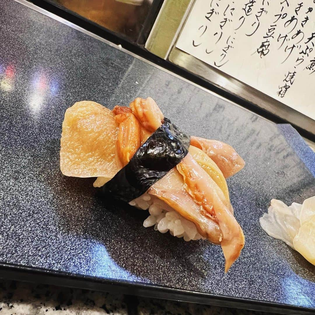 梶有紀子さんのインスタグラム写真 - (梶有紀子Instagram)「最高のやつご覧下さい🍣  ちなみに、私が「好きなネタ、ベスト3何ですか🤗」って  聴き始めたらほろ酔いの証です←  #赤貝 #しまあじ #かわはぎ #太刀魚 #ネギトロ巻き #うざく #鱧 #焼き霜  🥢😋🍶  #梶の飯テロ  今夜も配信やります❣️22時からです  ツイキャス🕊 https://twitcasting.tv/yukko1112 インスタライブ📱 http://instagram.com/kajiyukiko1112/  *~*~*~*~*~*~*~*~*~*~  #寿司居酒屋 #寿司屋 #すしすたぐらむ #寿司 #すし #お寿司 #お寿司屋さん #お寿司好きな人と繋がりたい #寿司スタグラム #寿司好きな人と繋がりたい #🍣 #東心斎橋グルメ #東心斎橋 #すしはな #おすし」6月23日 16時24分 - kajiyukiko1112