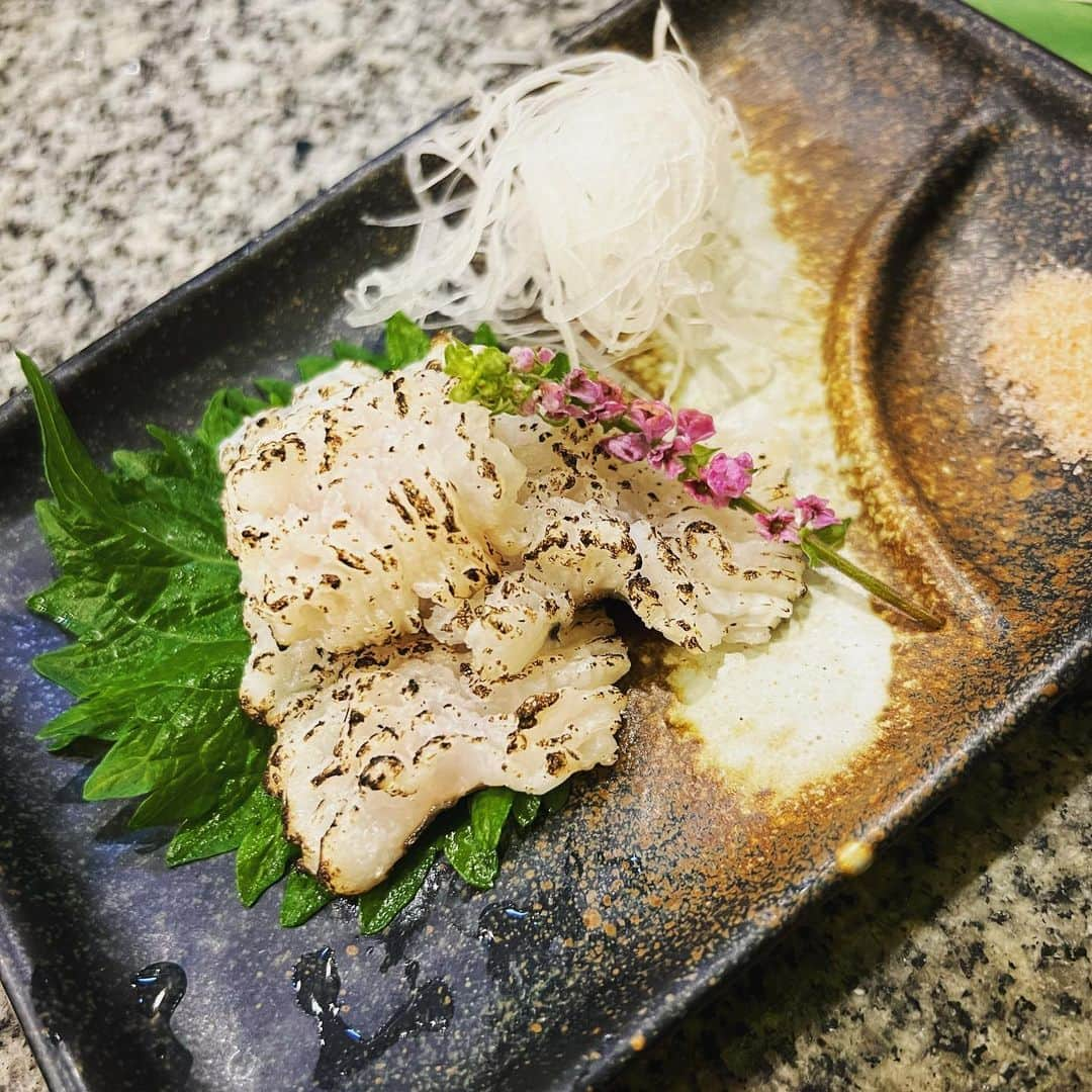 梶有紀子さんのインスタグラム写真 - (梶有紀子Instagram)「最高のやつご覧下さい🍣  ちなみに、私が「好きなネタ、ベスト3何ですか🤗」って  聴き始めたらほろ酔いの証です←  #赤貝 #しまあじ #かわはぎ #太刀魚 #ネギトロ巻き #うざく #鱧 #焼き霜  🥢😋🍶  #梶の飯テロ  今夜も配信やります❣️22時からです  ツイキャス🕊 https://twitcasting.tv/yukko1112 インスタライブ📱 http://instagram.com/kajiyukiko1112/  *~*~*~*~*~*~*~*~*~*~  #寿司居酒屋 #寿司屋 #すしすたぐらむ #寿司 #すし #お寿司 #お寿司屋さん #お寿司好きな人と繋がりたい #寿司スタグラム #寿司好きな人と繋がりたい #🍣 #東心斎橋グルメ #東心斎橋 #すしはな #おすし」6月23日 16時24分 - kajiyukiko1112