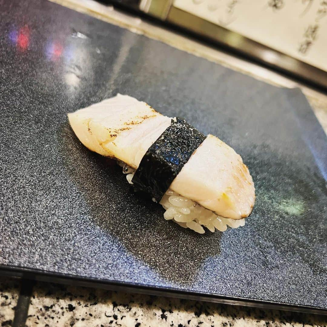 梶有紀子さんのインスタグラム写真 - (梶有紀子Instagram)「最高のやつご覧下さい🍣  ちなみに、私が「好きなネタ、ベスト3何ですか🤗」って  聴き始めたらほろ酔いの証です←  #赤貝 #しまあじ #かわはぎ #太刀魚 #ネギトロ巻き #うざく #鱧 #焼き霜  🥢😋🍶  #梶の飯テロ  今夜も配信やります❣️22時からです  ツイキャス🕊 https://twitcasting.tv/yukko1112 インスタライブ📱 http://instagram.com/kajiyukiko1112/  *~*~*~*~*~*~*~*~*~*~  #寿司居酒屋 #寿司屋 #すしすたぐらむ #寿司 #すし #お寿司 #お寿司屋さん #お寿司好きな人と繋がりたい #寿司スタグラム #寿司好きな人と繋がりたい #🍣 #東心斎橋グルメ #東心斎橋 #すしはな #おすし」6月23日 16時24分 - kajiyukiko1112