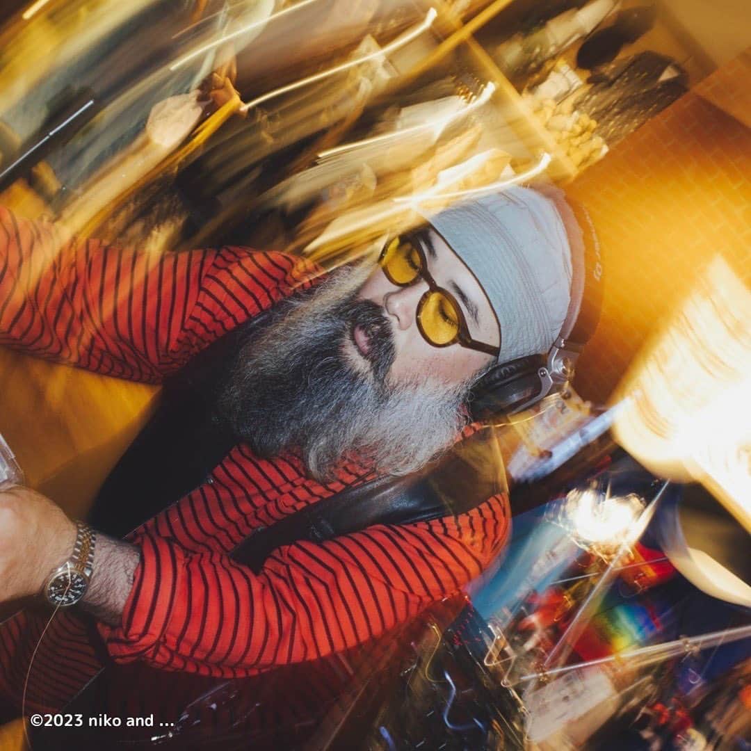 niko and ...さんのインスタグラム写真 - (niko and ...Instagram)「.  🏮niko and ... ASIAN MARKET🏮 _______________________________   6月22日(Thu)に開催した 『ニコの夜市』のイベントスナップ✨  📍niko and ... TOKYO _______________________________  ニコアンドがアジアの夜市に変身⁉️ アジア旅行気分が味わえる ASIAN MARKETの前夜祭『ニコの夜市』のスナップです✨  🎵DJブース🎵 @yonyon.j  @yanggao_ngy   当日はたくさんのお客様にご来場いただき 誠にありがとうございました❤️  本日より『ASIAN MARKET』スタートしておりますので ぜひ期間中にお立ち寄りくださいませ🎵 _______________________________  #nikoand #ニコアンド #であうにあう #styleeditorialbrand #uni9uesense #ニコの夜市 #ニコアンドのアジアンマーケット #DJイベント #YonYon  #MOOLA」6月23日 16時46分 - nikoand_official