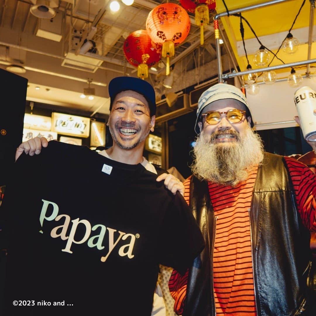 niko and ...さんのインスタグラム写真 - (niko and ...Instagram)「.  🏮niko and ... ASIAN MARKET🏮 _______________________________   6月22日(Thu)に開催した 『ニコの夜市』のイベントスナップ✨  📍niko and ... TOKYO _______________________________  ニコアンドがアジアの夜市に変身⁉️ アジア旅行気分が味わえる ASIAN MARKETの前夜祭『ニコの夜市』のスナップです✨  🎵DJブース🎵 @yonyon.j  @yanggao_ngy   当日はたくさんのお客様にご来場いただき 誠にありがとうございました❤️  本日より『ASIAN MARKET』スタートしておりますので ぜひ期間中にお立ち寄りくださいませ🎵 _______________________________  #nikoand #ニコアンド #であうにあう #styleeditorialbrand #uni9uesense #ニコの夜市 #ニコアンドのアジアンマーケット #DJイベント #YonYon  #MOOLA」6月23日 16時46分 - nikoand_official