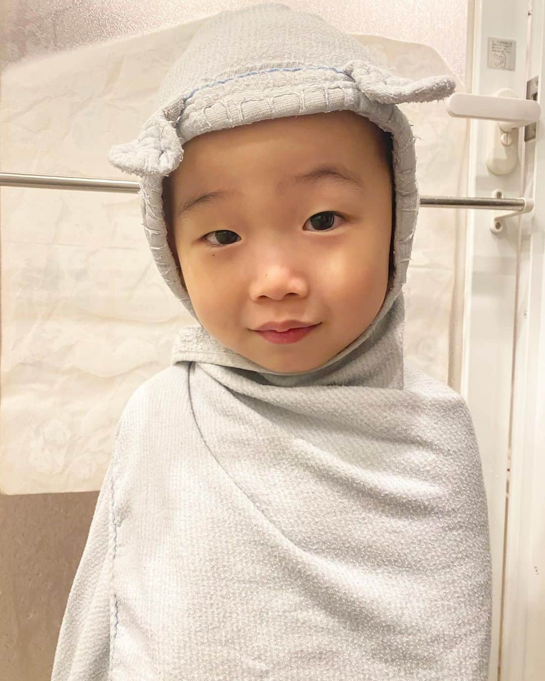 田中雅美さんのインスタグラム写真 - (田中雅美Instagram)「こっちのわんちゃん（風）もとっても可愛い❤️❤️❤️  ・ ・ 生まれた時にいただいたタオルを現在も使ってます✨  #3歳男の子」6月23日 16時49分 - tanakamasami_official